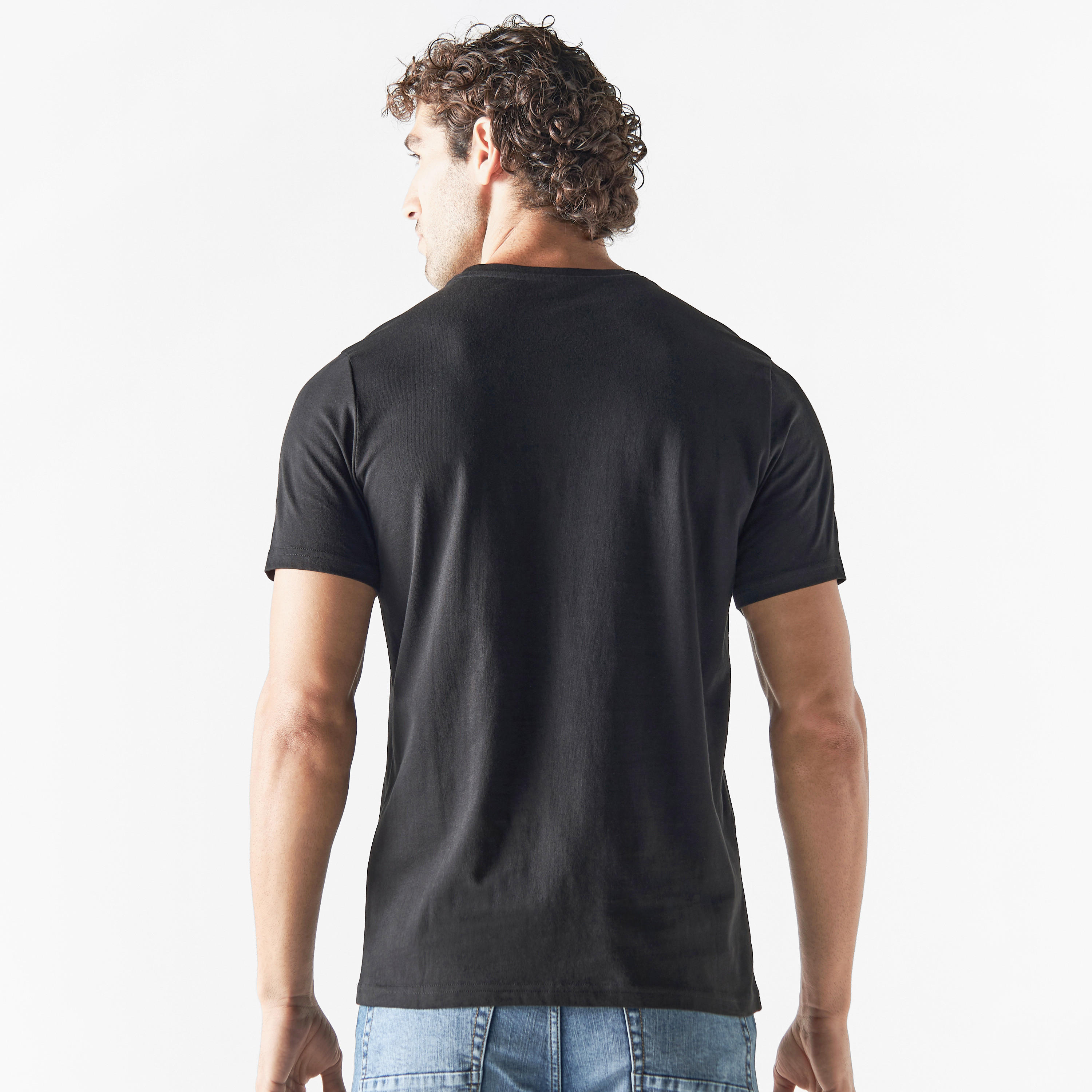 تيشيرت بياقة ضيّقة وأكمام قصيرة وطبعات-men-clothing-tshirtsandpolos-tshirts-image-2