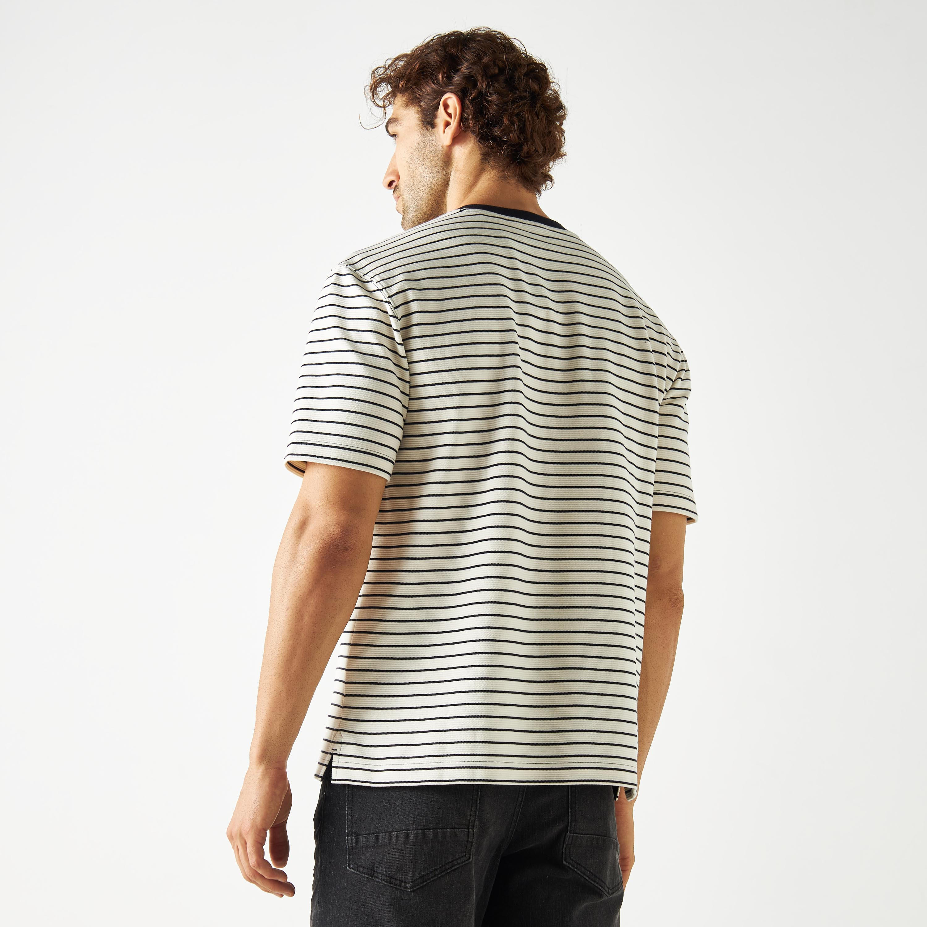 تيشيرت مقلّم بياقة ضيقة وأكمام قصيرة-men-clothing-tshirtsandpolos-tshirts-image-5