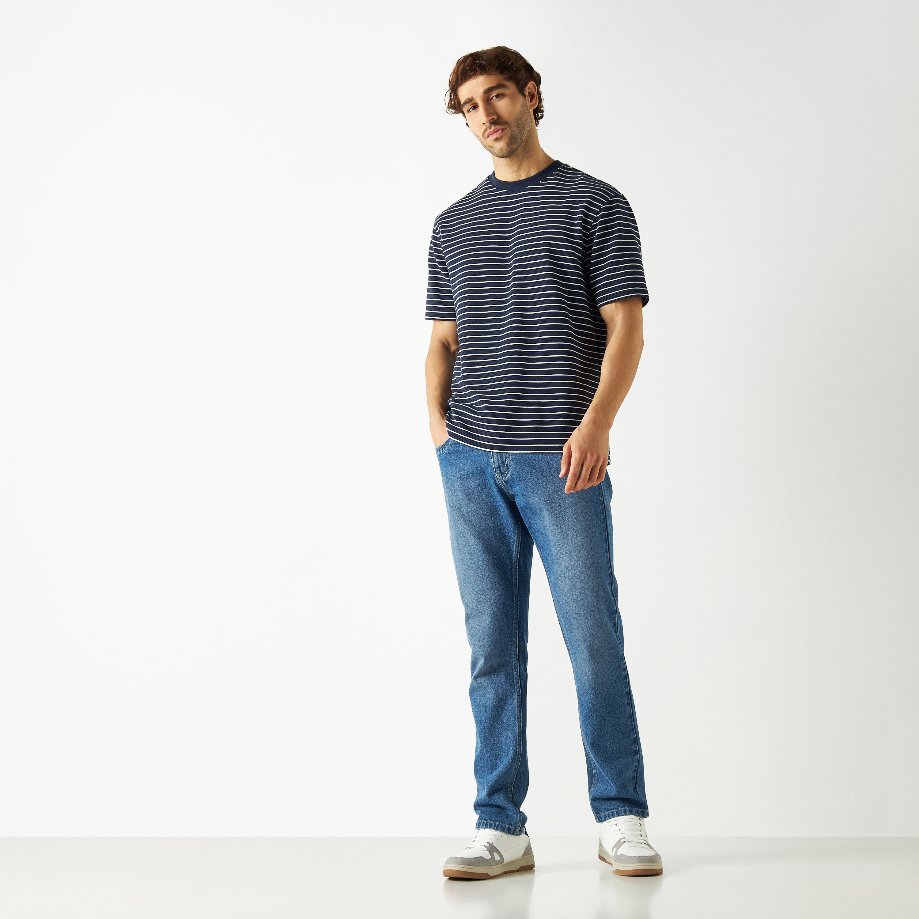تيشيرت مقلّم بياقة ضيقة وأكمام قصيرة-men-clothing-tshirtsandpolos-tshirts-image-9