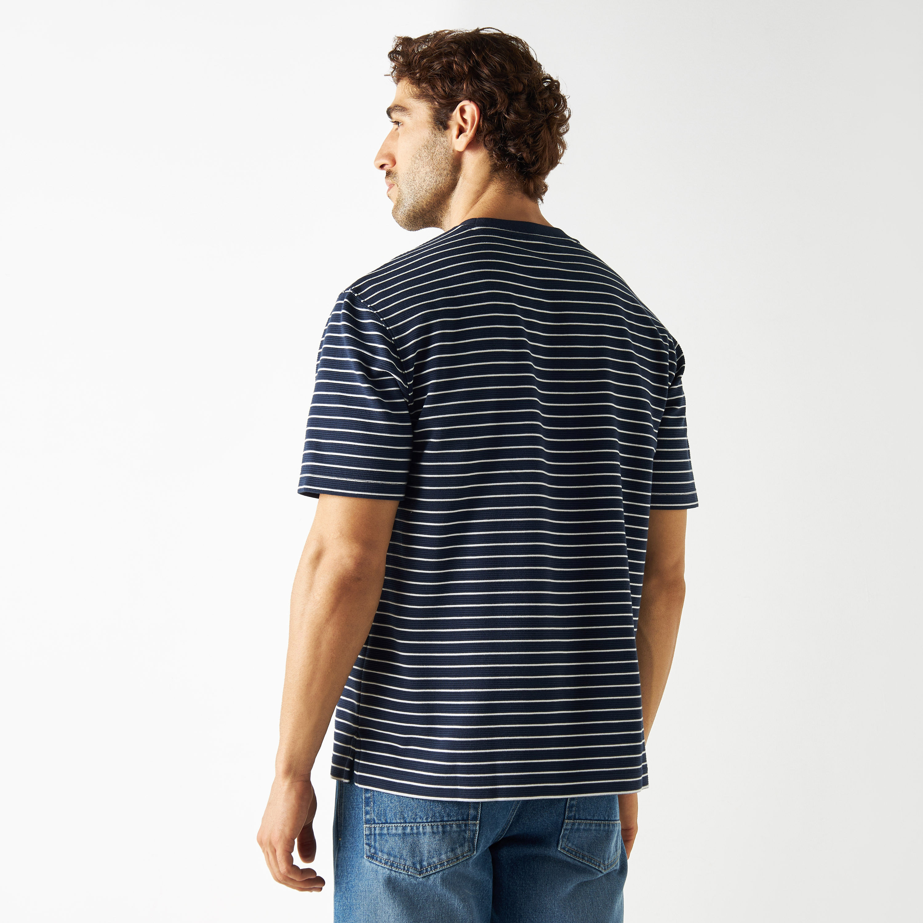 تيشيرت مقلّم بياقة ضيقة وأكمام قصيرة-men-clothing-tshirtsandpolos-tshirts-image-10