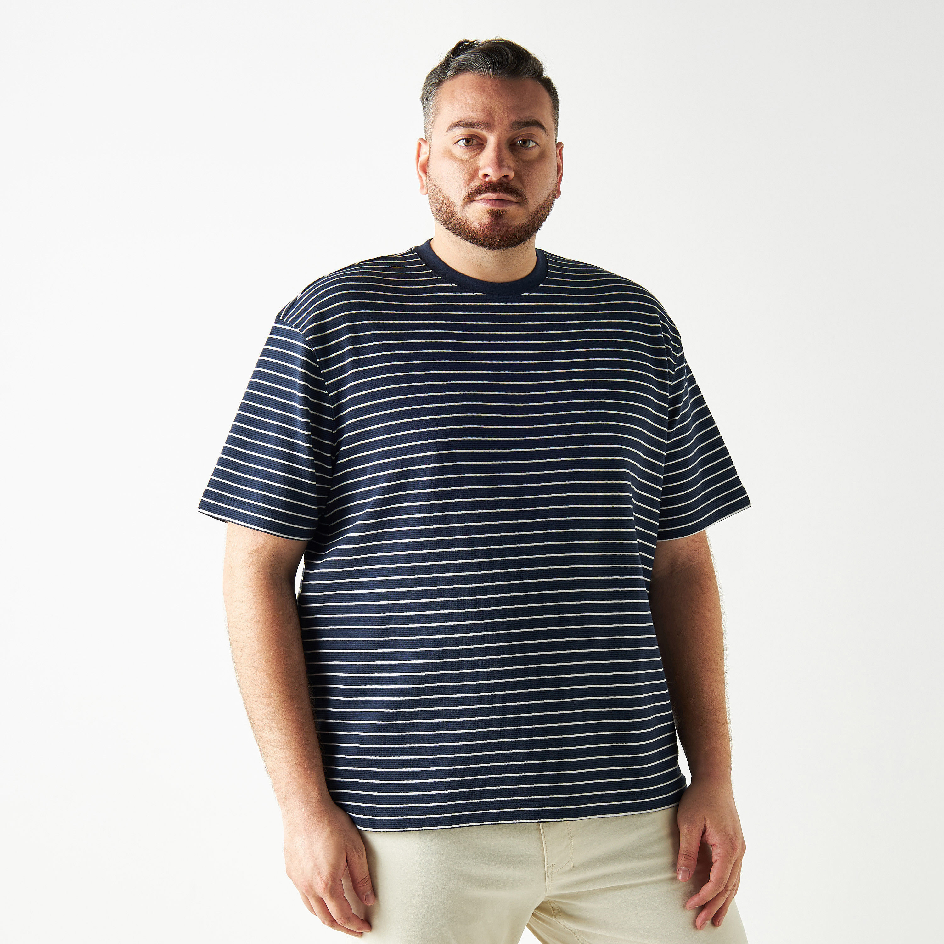 تيشيرت مقلّم بياقة ضيقة وأكمام قصيرة-men-clothing-tshirtsandpolos-tshirts-image-8