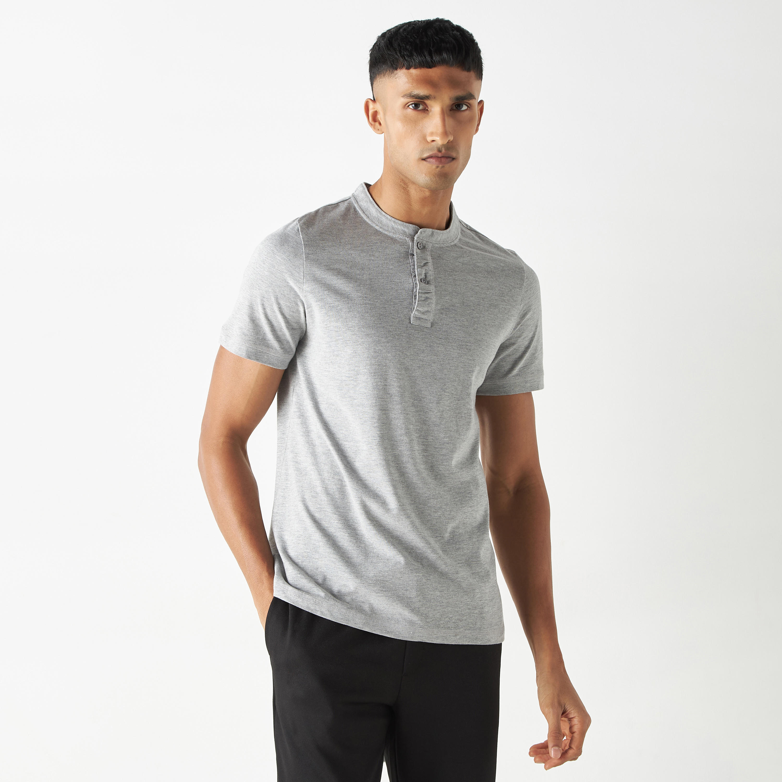 تيشيرت بياقة هينلي وأكمام قصيرة-men-clothing-tshirtsandpolos-tshirts-image-1