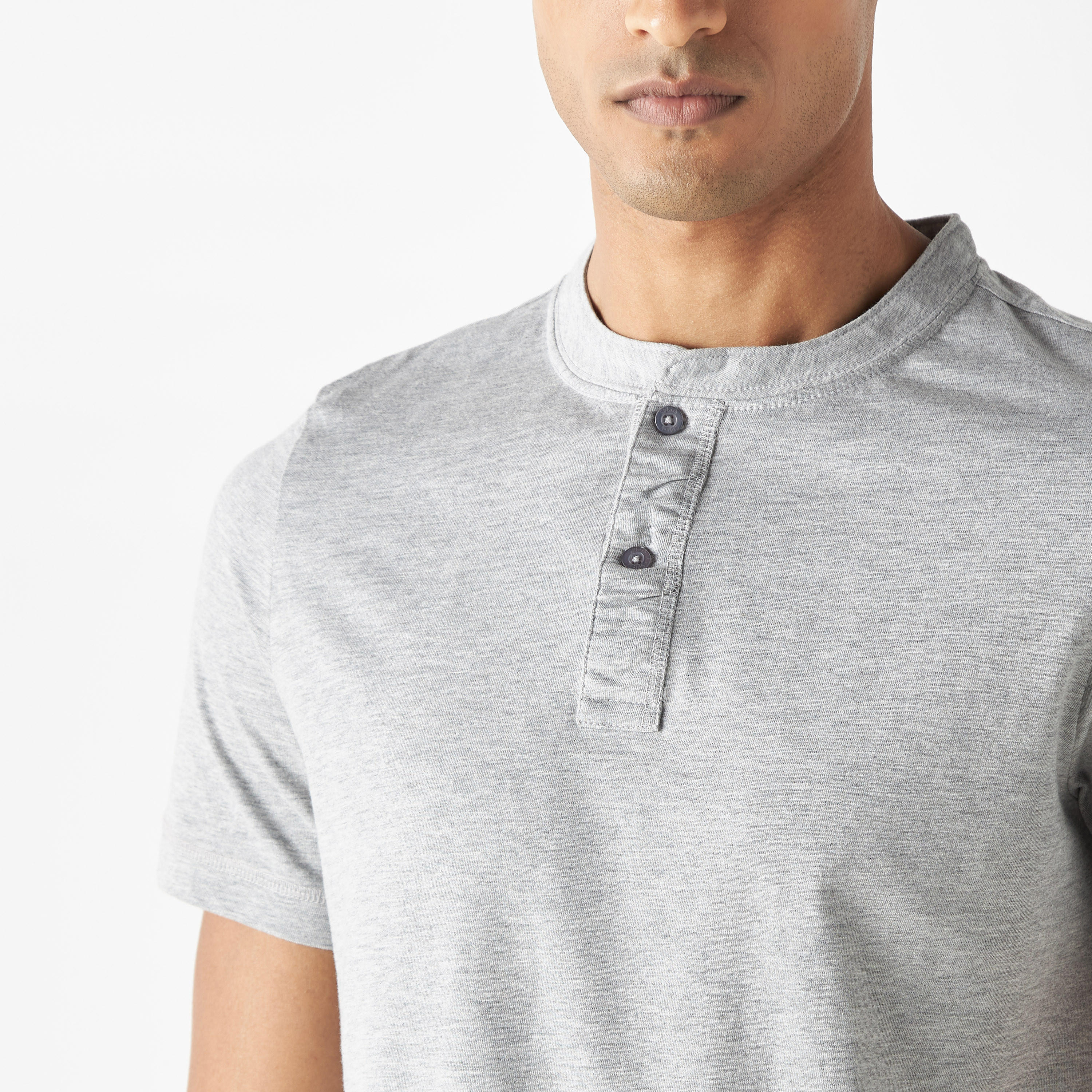 تيشيرت بياقة هينلي وأكمام قصيرة-men-clothing-tshirtsandpolos-tshirts-image-4