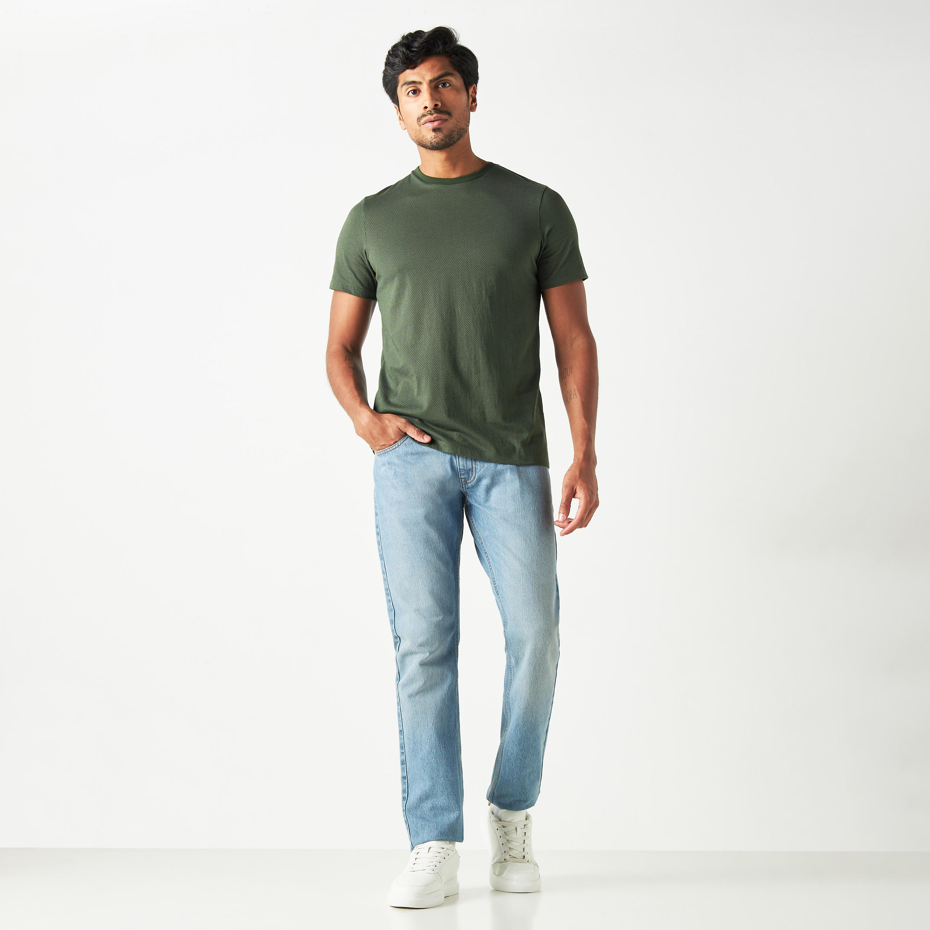 تيشيرت بارز الملمس بياقة ضيّقة وأكمام قصيرة-men-clothing-tshirtsandpolos-tshirts-image-13