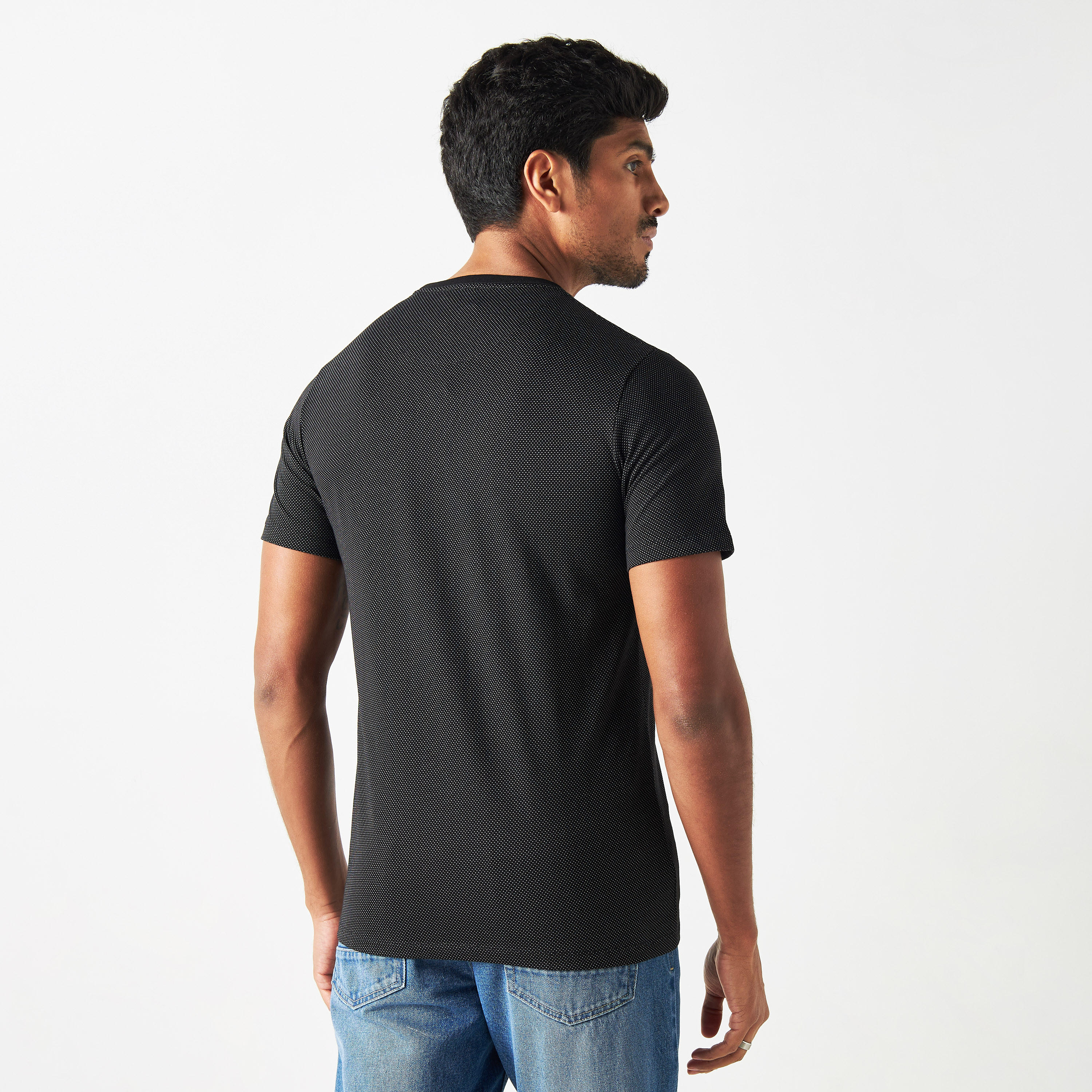 تيشيرت بارز الملمس بياقة ضيّقة وأكمام قصيرة-men-clothing-tshirtsandpolos-tshirts-image-9