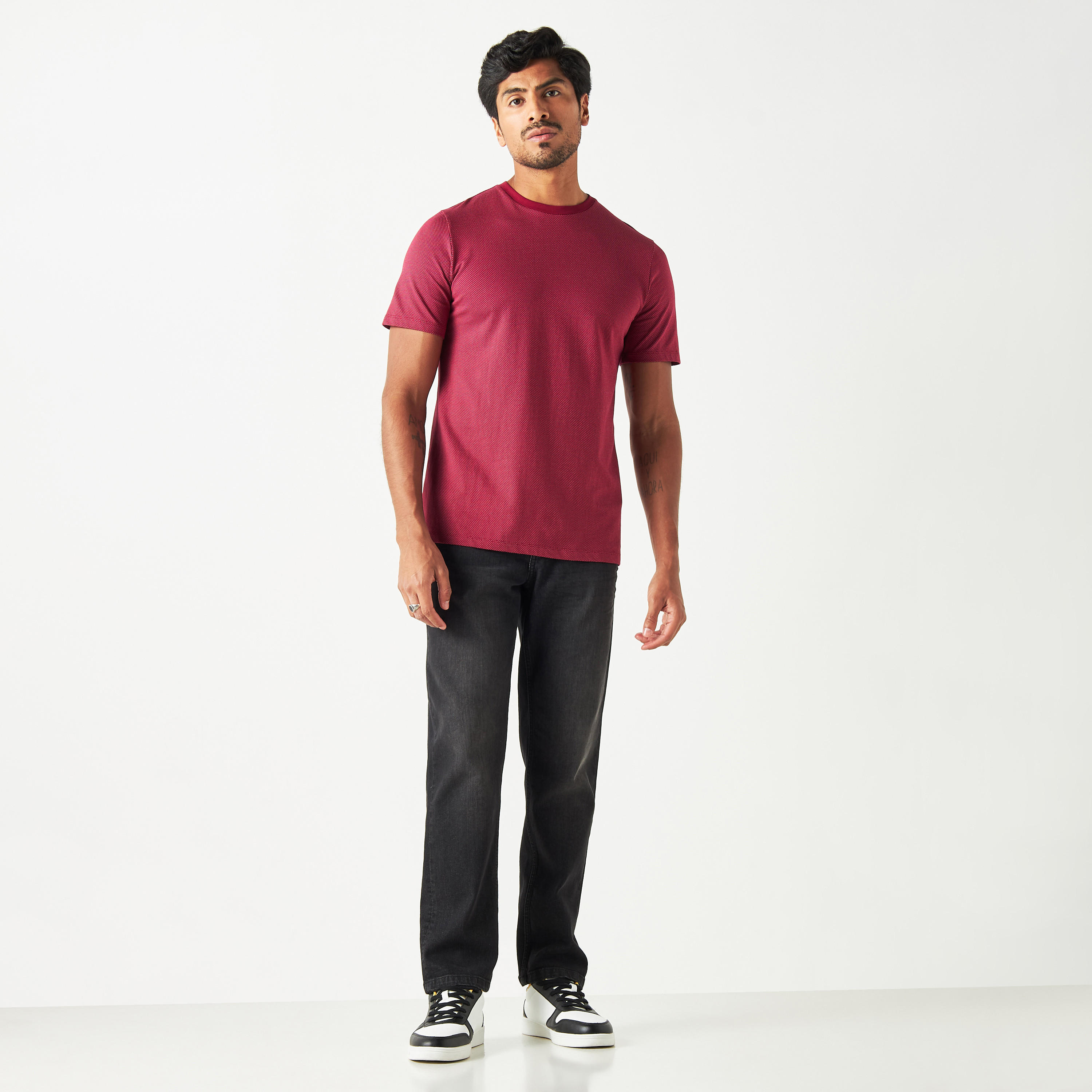 تيشيرت بارز الملمس بياقة ضيّقة وأكمام قصيرة-men-clothing-tshirtsandpolos-tshirts-image-3
