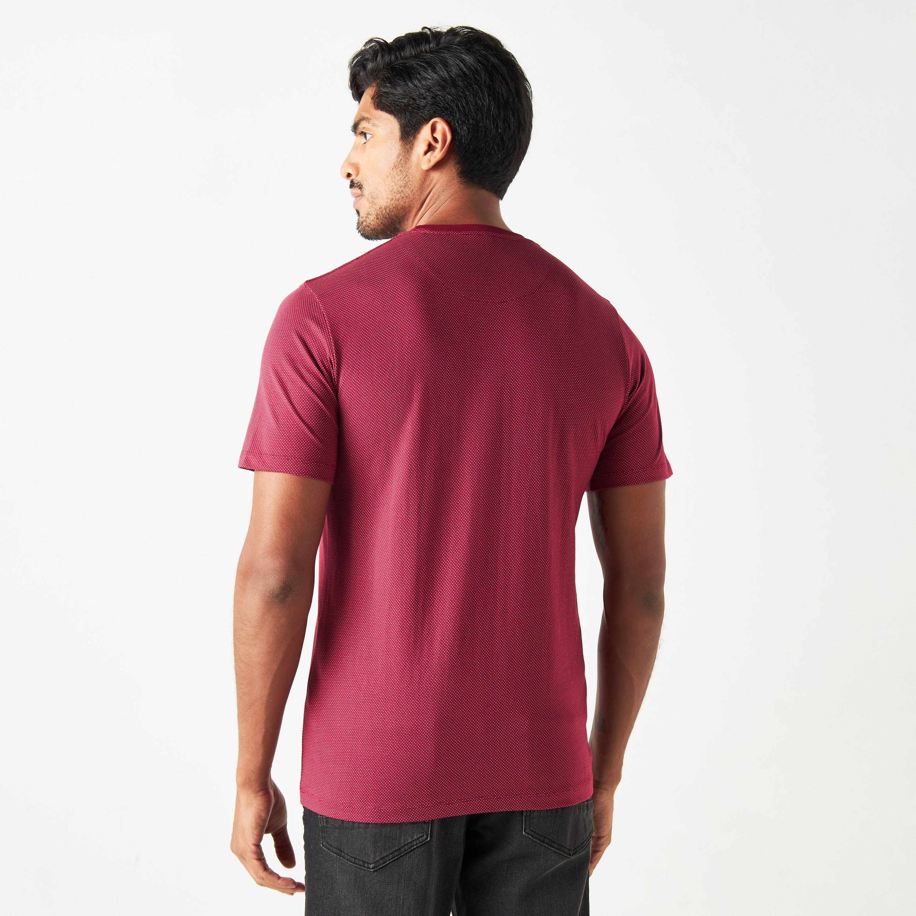 تيشيرت بارز الملمس بياقة ضيّقة وأكمام قصيرة-men-clothing-tshirtsandpolos-tshirts-image-4