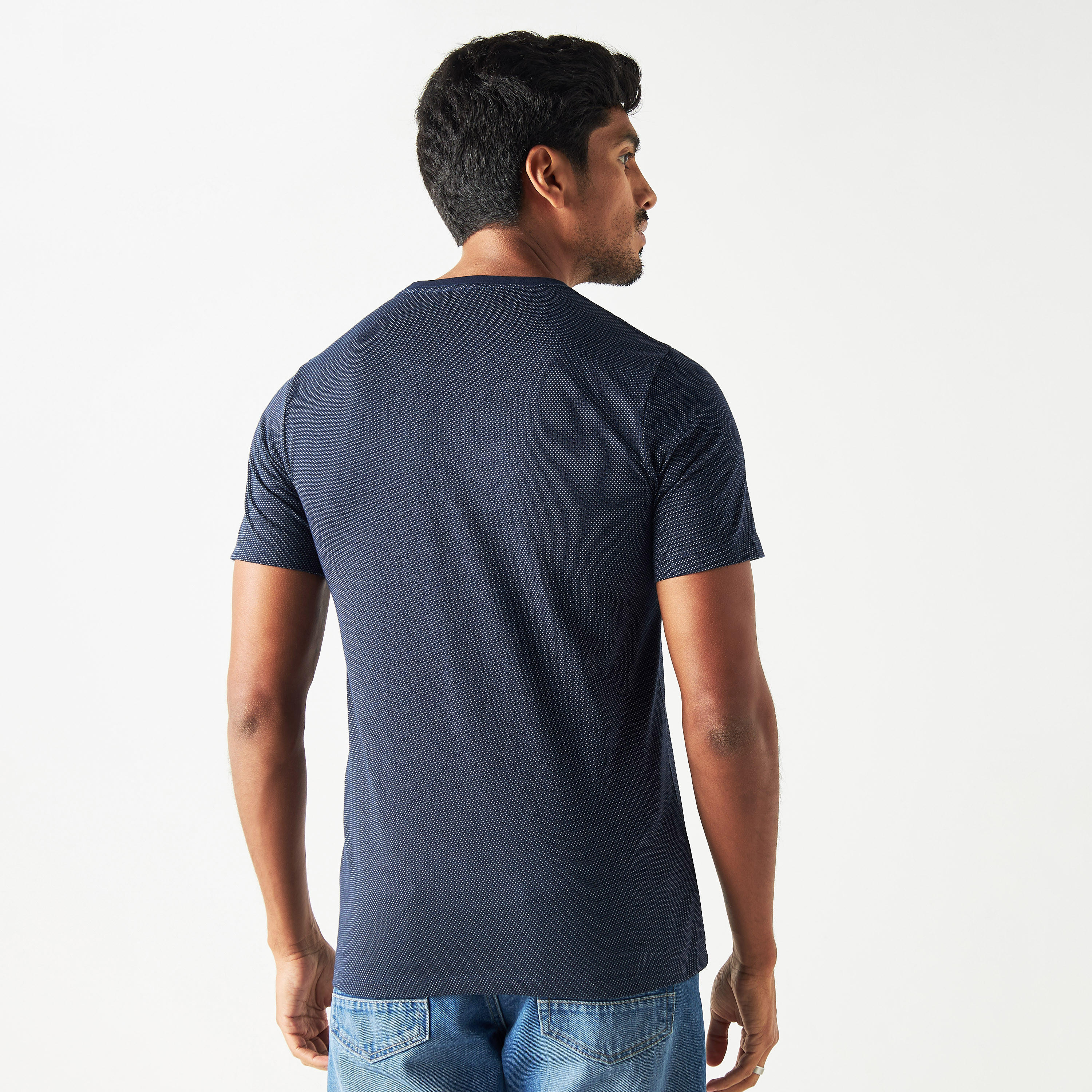 تيشيرت بارز الملمس بياقة ضيّقة وأكمام قصيرة-men-clothing-tshirtsandpolos-tshirts-image-19