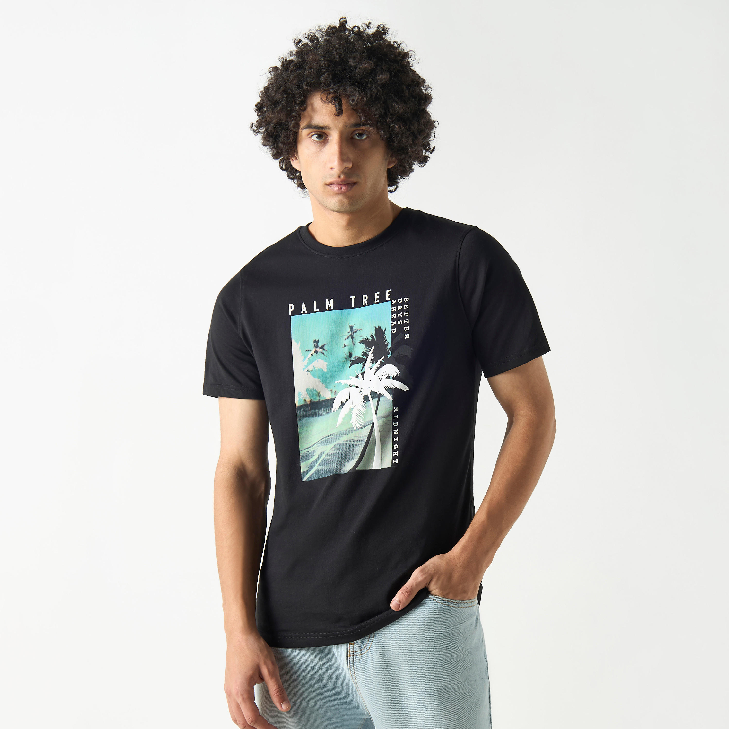 تيشيرت بياقة ضيقة وأكمام قصيرة وطبعات استوائية-men-clothing-tshirtsandpolos-tshirts-image-1