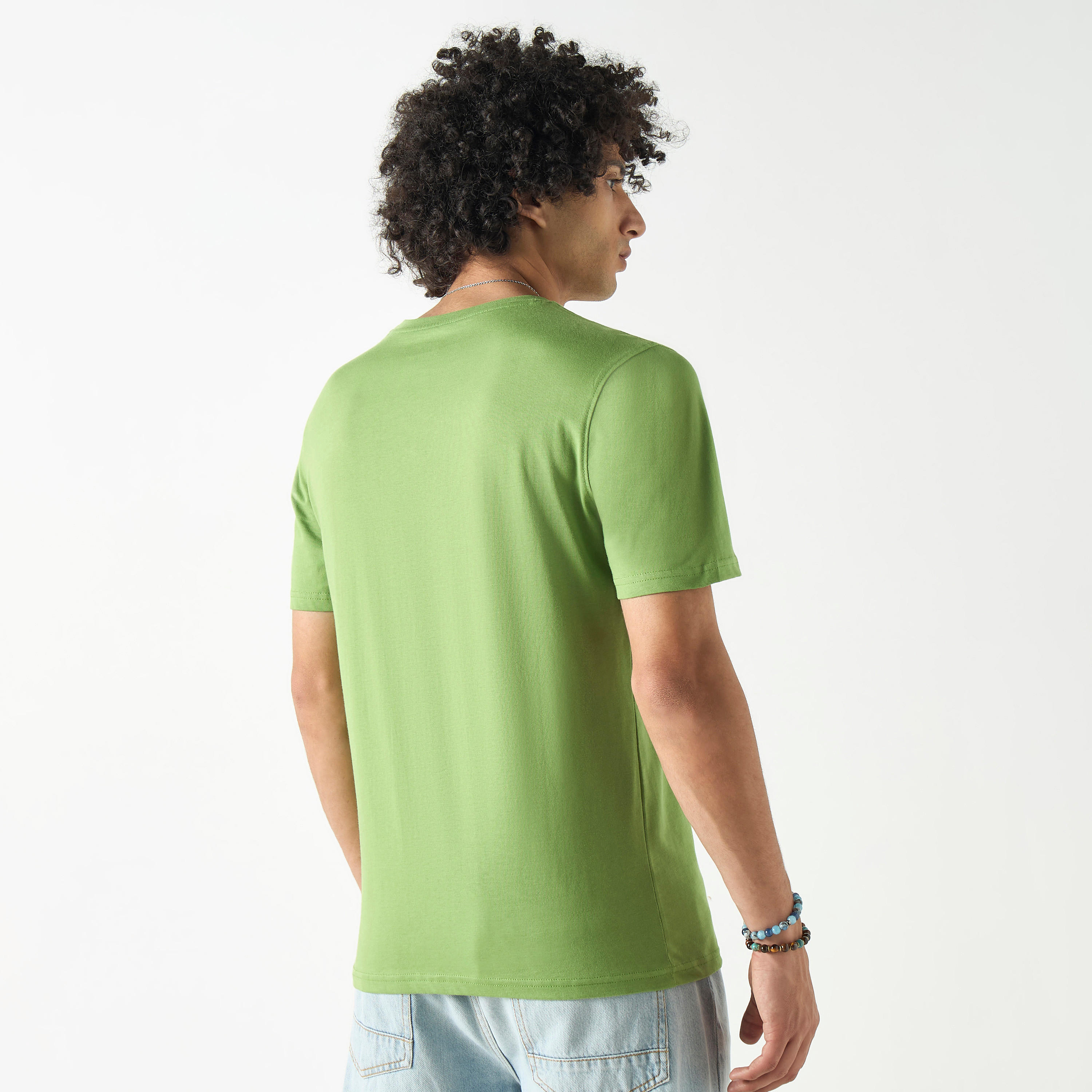 تيشيرت بياقة ضيقة وأكمام قصيرة وطبعات-men-clothing-tshirtsandpolos-tshirts-image-2