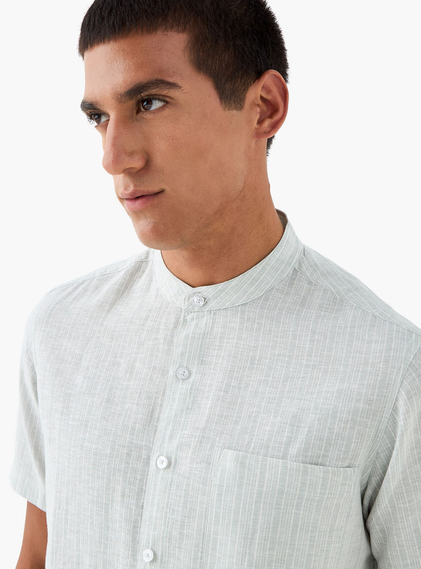 قميص مقلّم من مزيج الكتان بياقة ماندارين-men-clothing-shirts-image-4