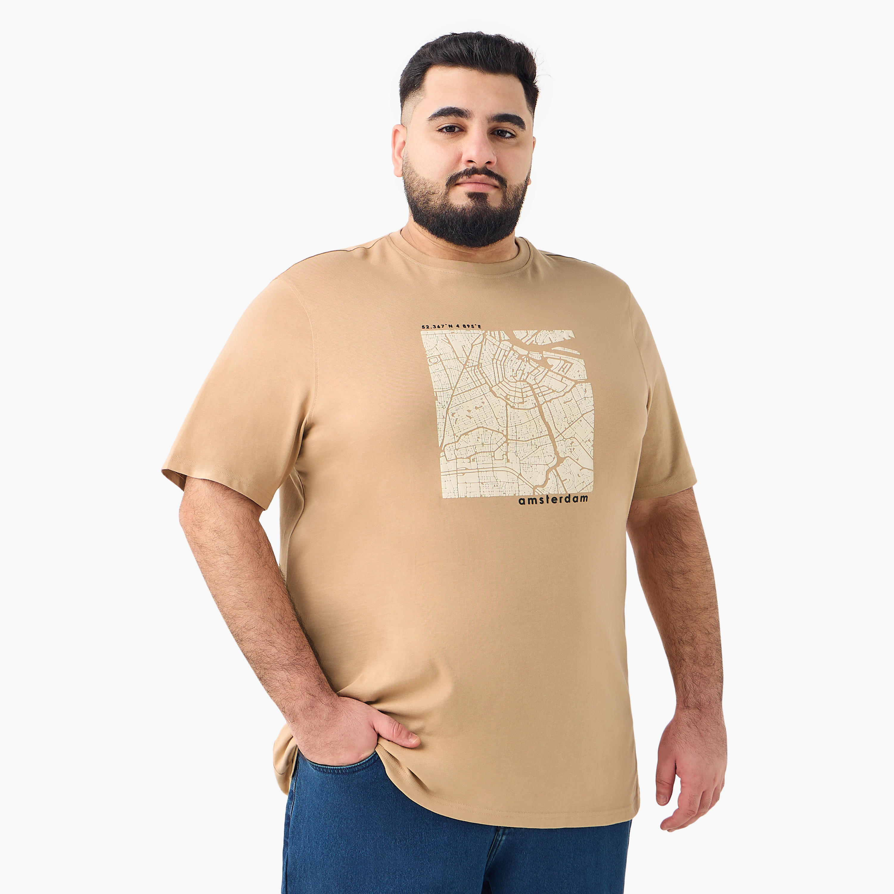 تيشيرت بياقة ضيقة وطبعات جرافيك وأكمام قصيرة-men-clothing-tshirtsandpolos-tshirts-image-2