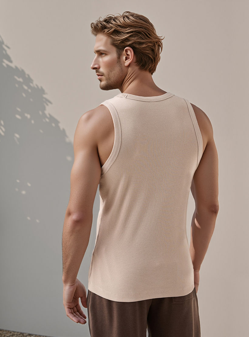 فيست دون أكمام مضلع مع ياقة مستديرة-men-clothing-tshirtsandpolos-vests-image-3