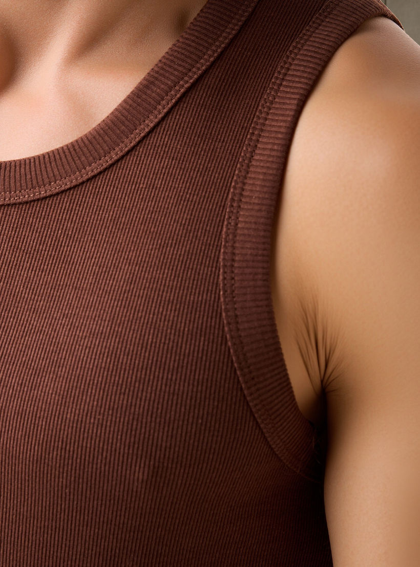 فيست دون أكمام مضلع مع ياقة مستديرة-men-clothing-tshirtsandpolos-vests-image-5