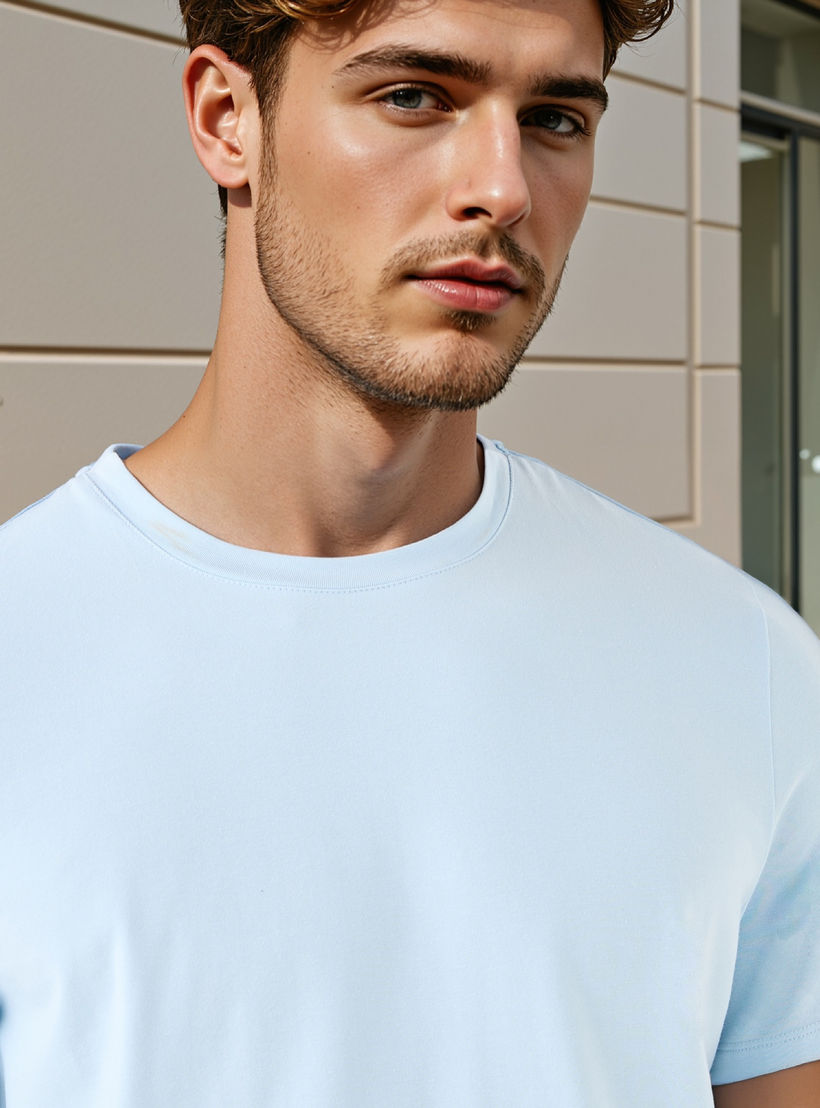 تيشيرت بقصة عادية وياقة ضيقة وأكمام قصيرة-men-clothing-tshirtsandpolos-tshirts-image-4