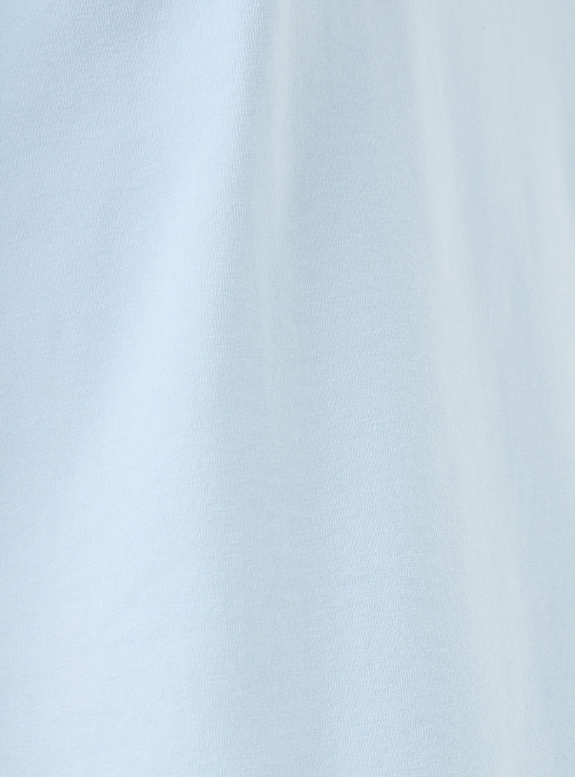 تيشيرت بقصة عادية وياقة ضيقة وأكمام قصيرة-men-clothing-tshirtsandpolos-tshirts-image-5