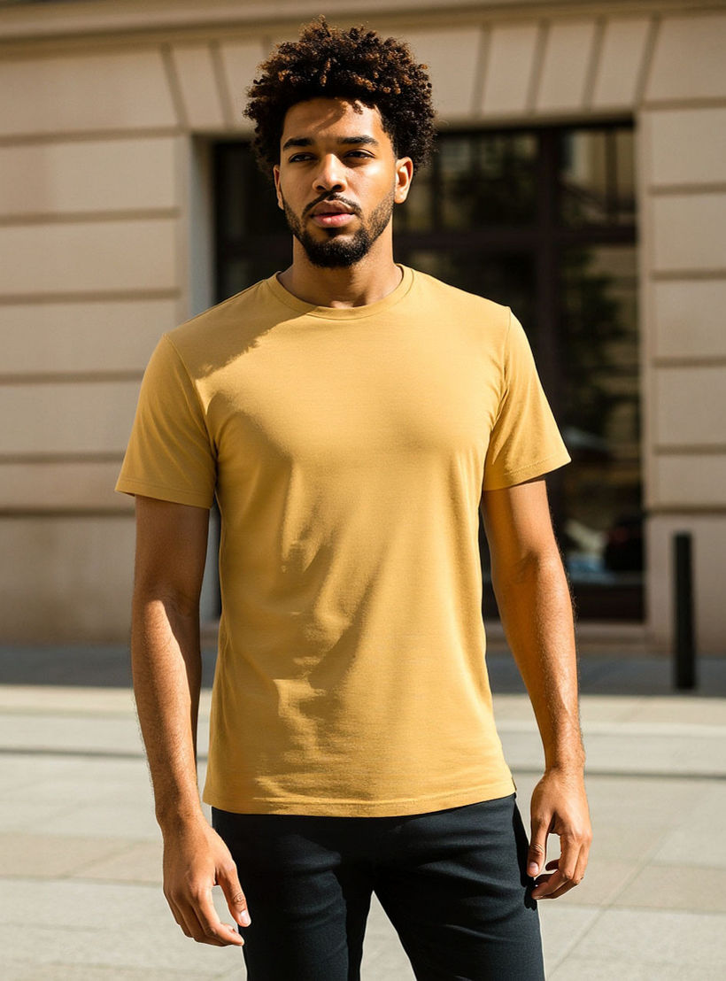 تيشيرت بقصة عادية وياقة ضيقة وأكمام قصيرة-men-clothing-tshirtsandpolos-tshirts-image-1