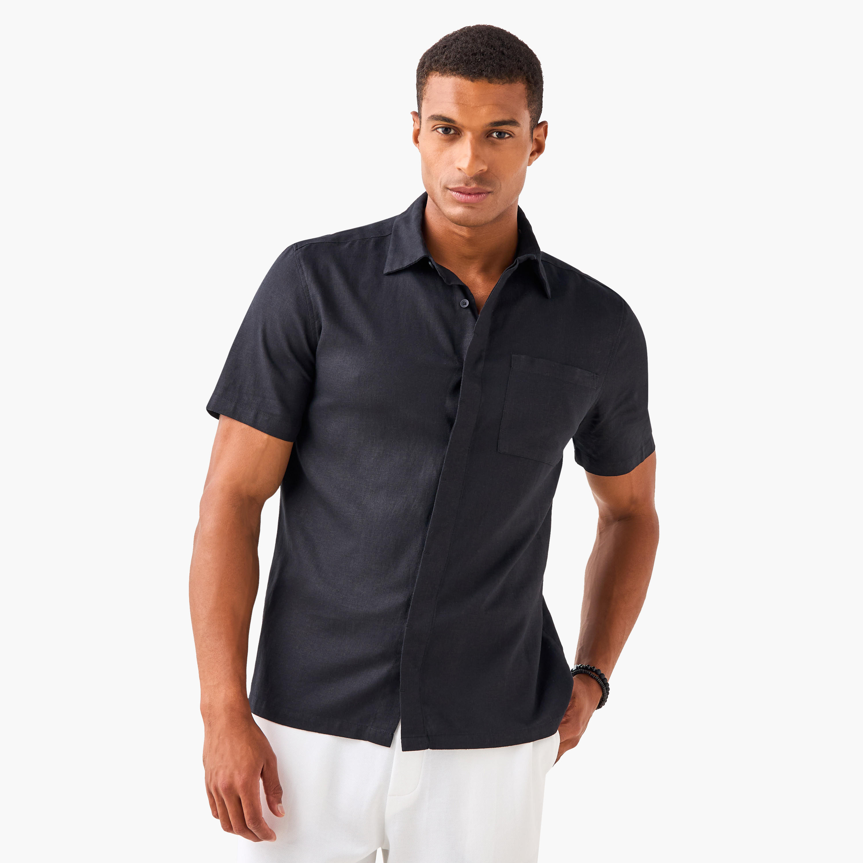 قميص من مزيج الكتان بياقة وقصة عادية وجيب على الصدر-men-clothing-shirts-image-1
