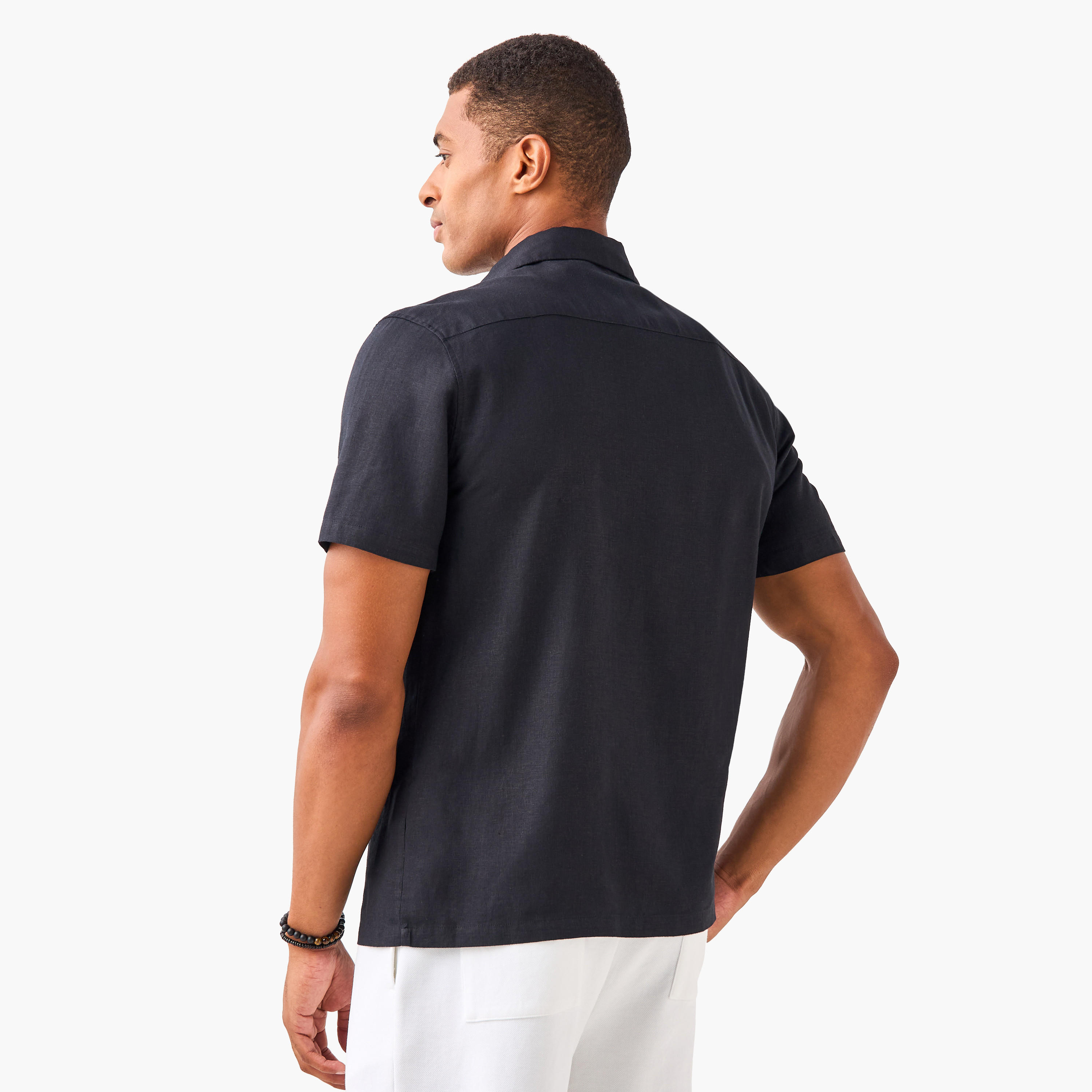 قميص من مزيج الكتان بياقة وقصة عادية وجيب على الصدر-men-clothing-shirts-image-3