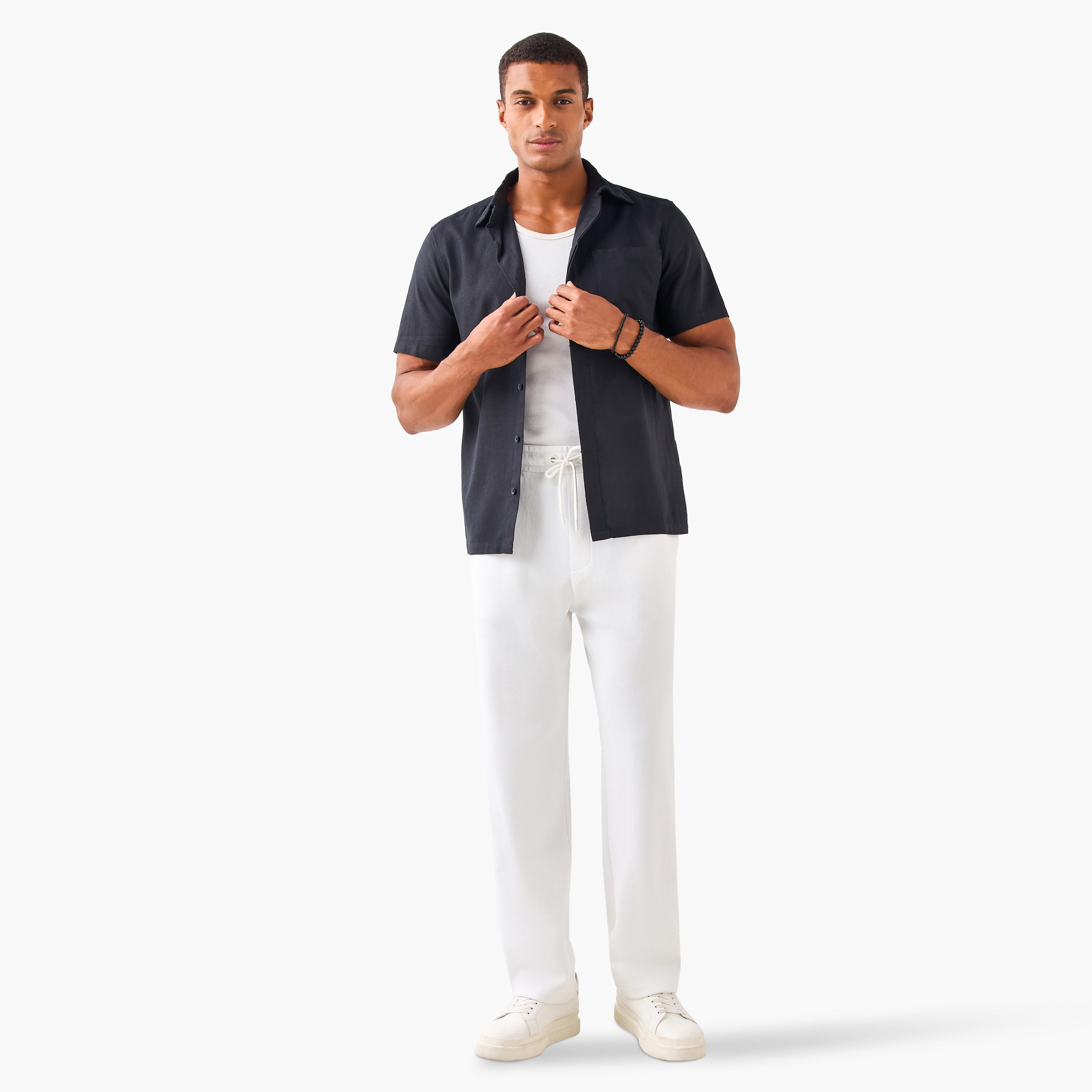 قميص من مزيج الكتان بياقة وقصة عادية وجيب على الصدر-men-clothing-shirts-image-2