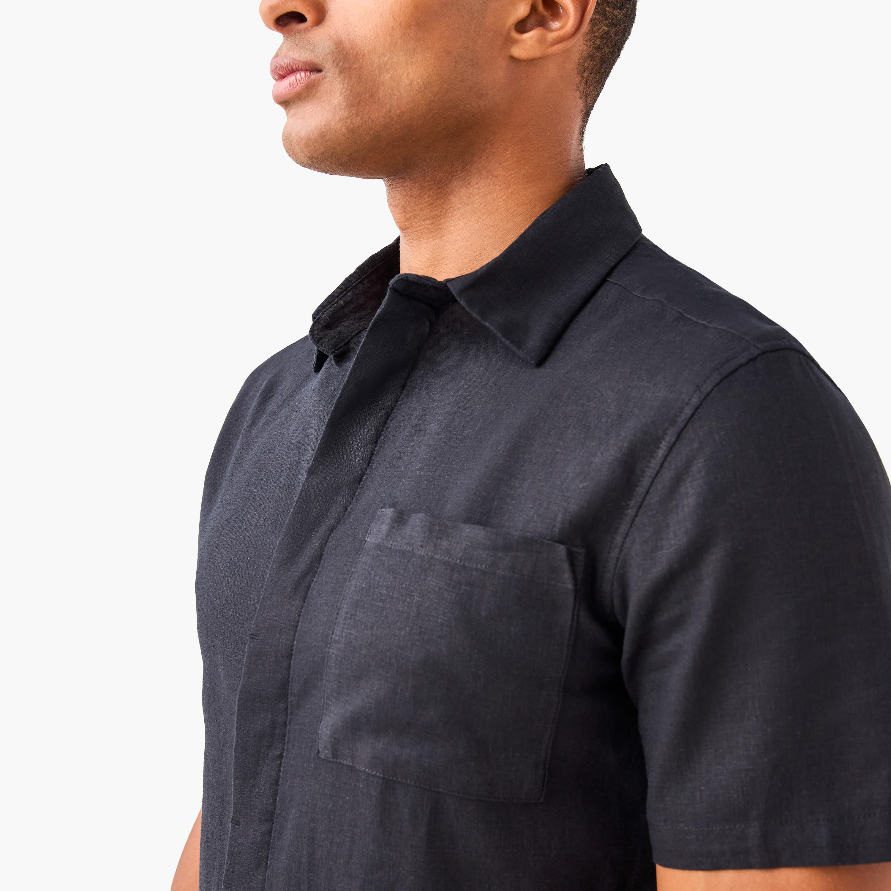 قميص من مزيج الكتان بياقة وقصة عادية وجيب على الصدر-men-clothing-shirts-image-4