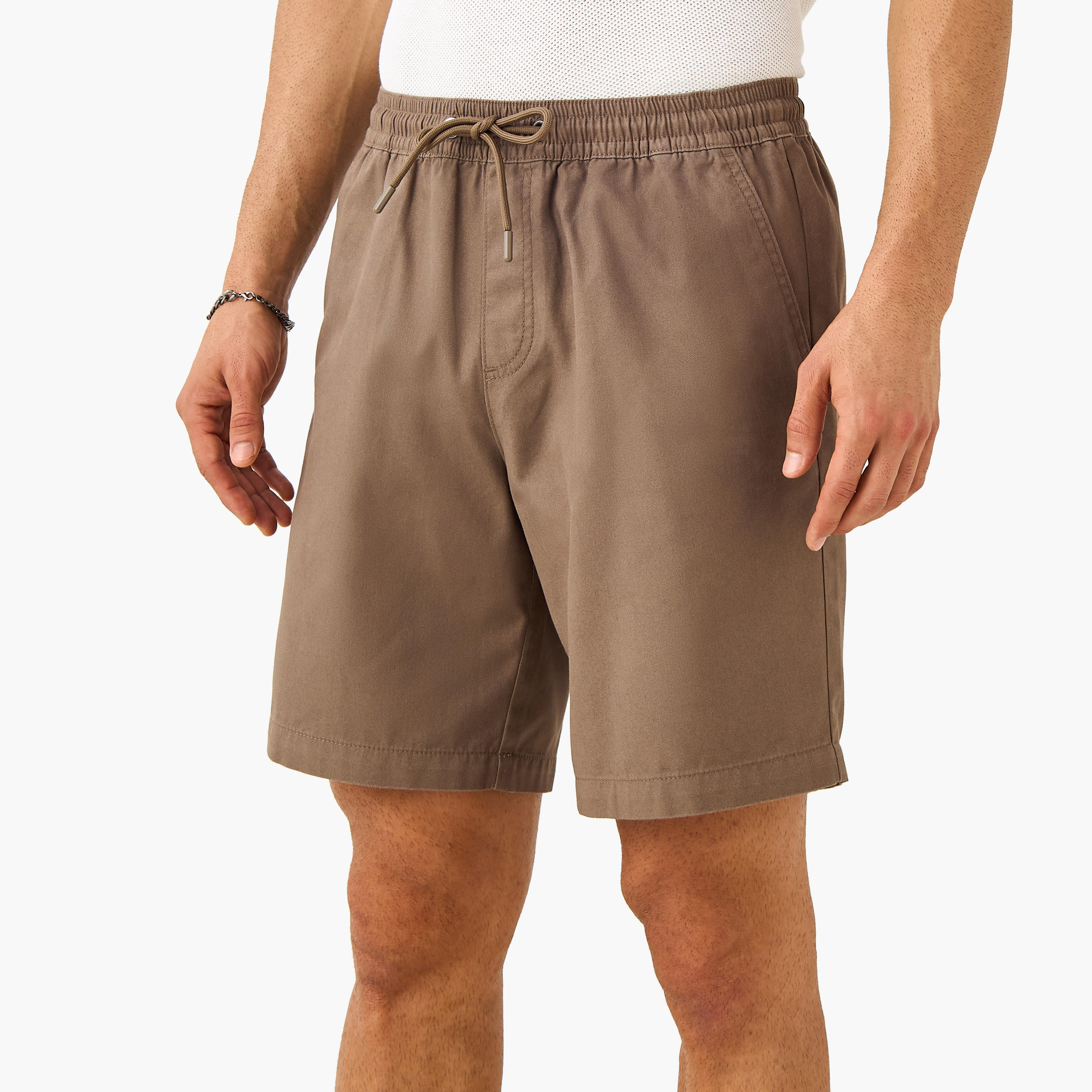 شورت بقصة مريحة وخصر مرن وجيوب-men-clothing-bottoms-shorts-image-2