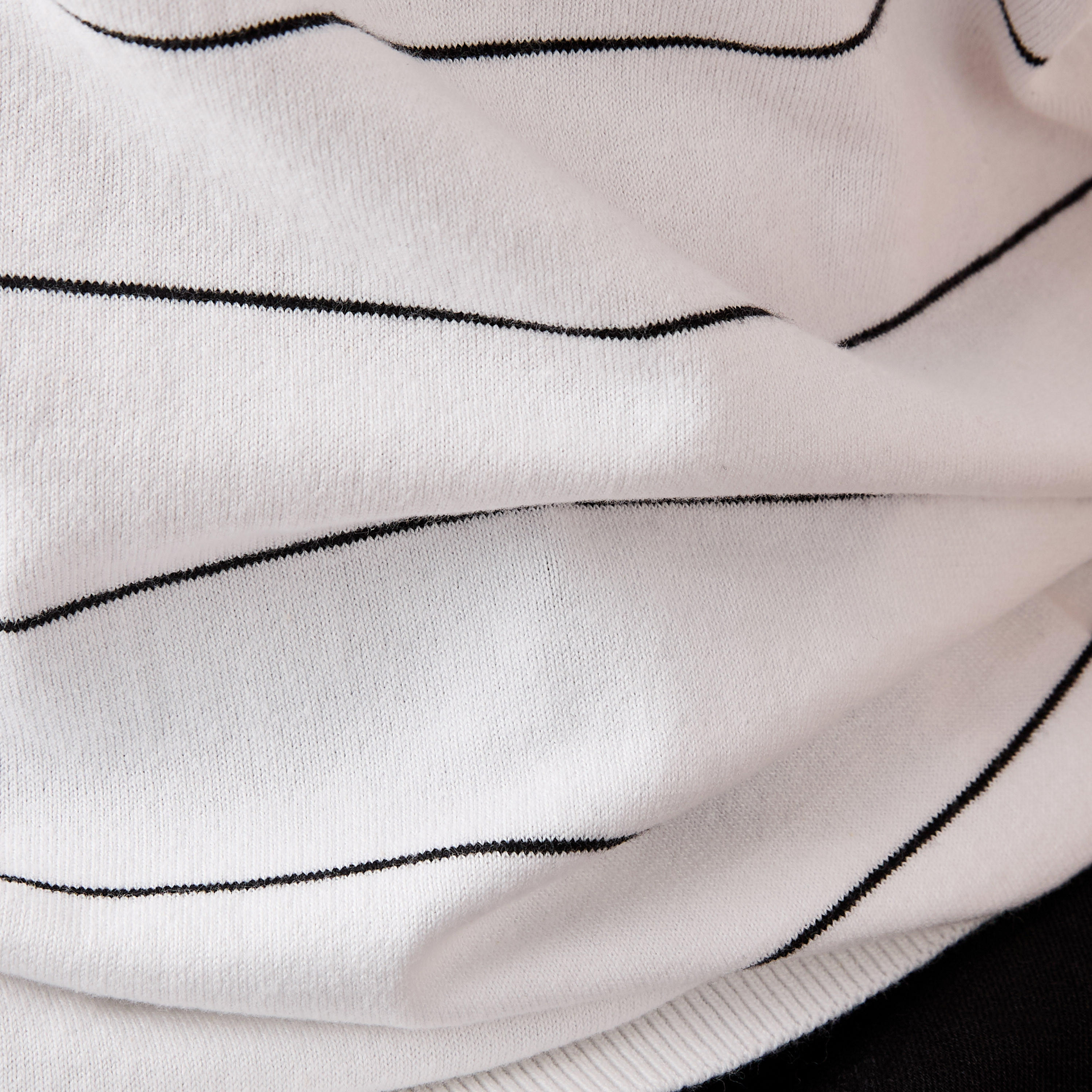 تيشيرت مخطط بياقة ضيقة-men-clothing-tshirtsandpolos-tshirts-image-5