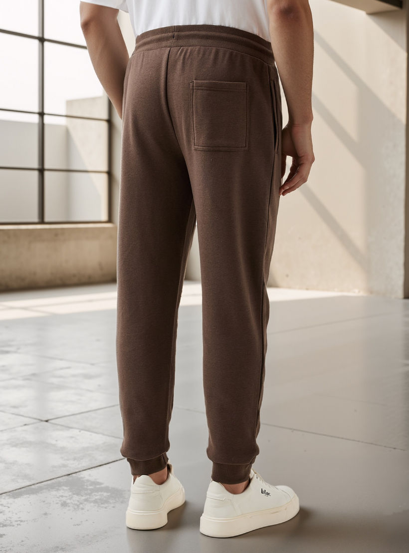 بنطلون رياضي بقصة عادية مع رباط إغلاق وجيوب-men-clothing-bottoms-joggers-image-3