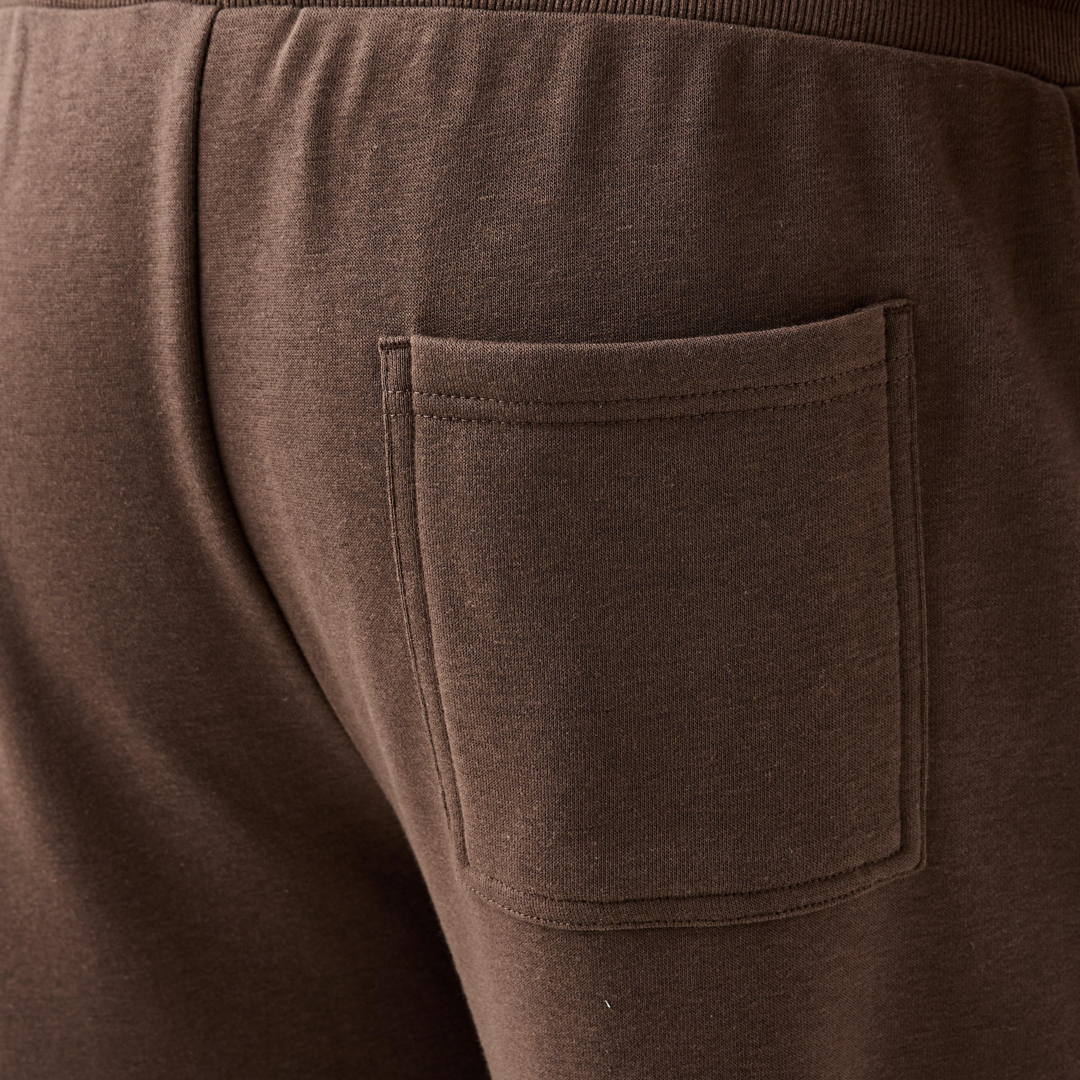 بنطلون رياضي بقصة عادية مع رباط إغلاق وجيوب-men-clothing-bottoms-joggers-image-5