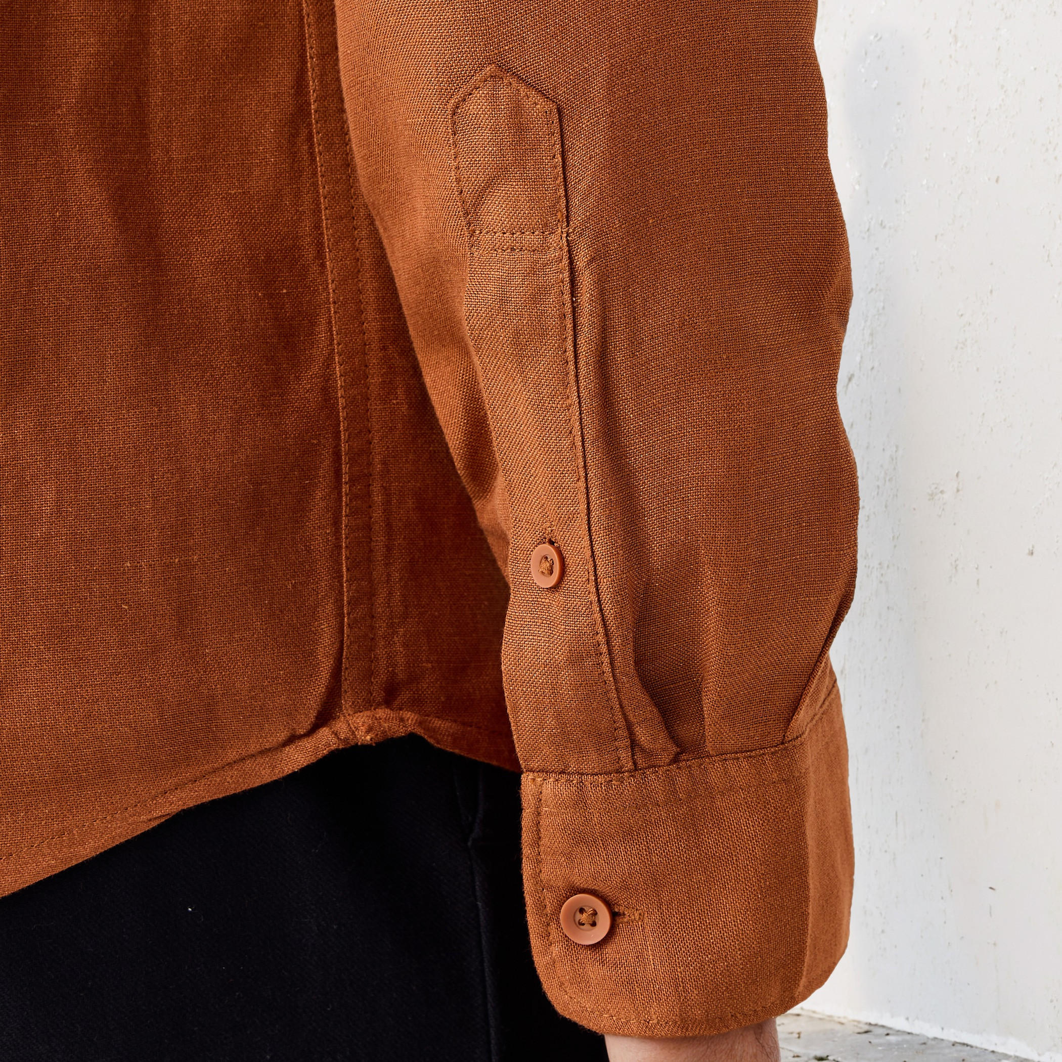 قميص من مزيج الكتان بقصة عادية-men-clothing-shirts-image-1