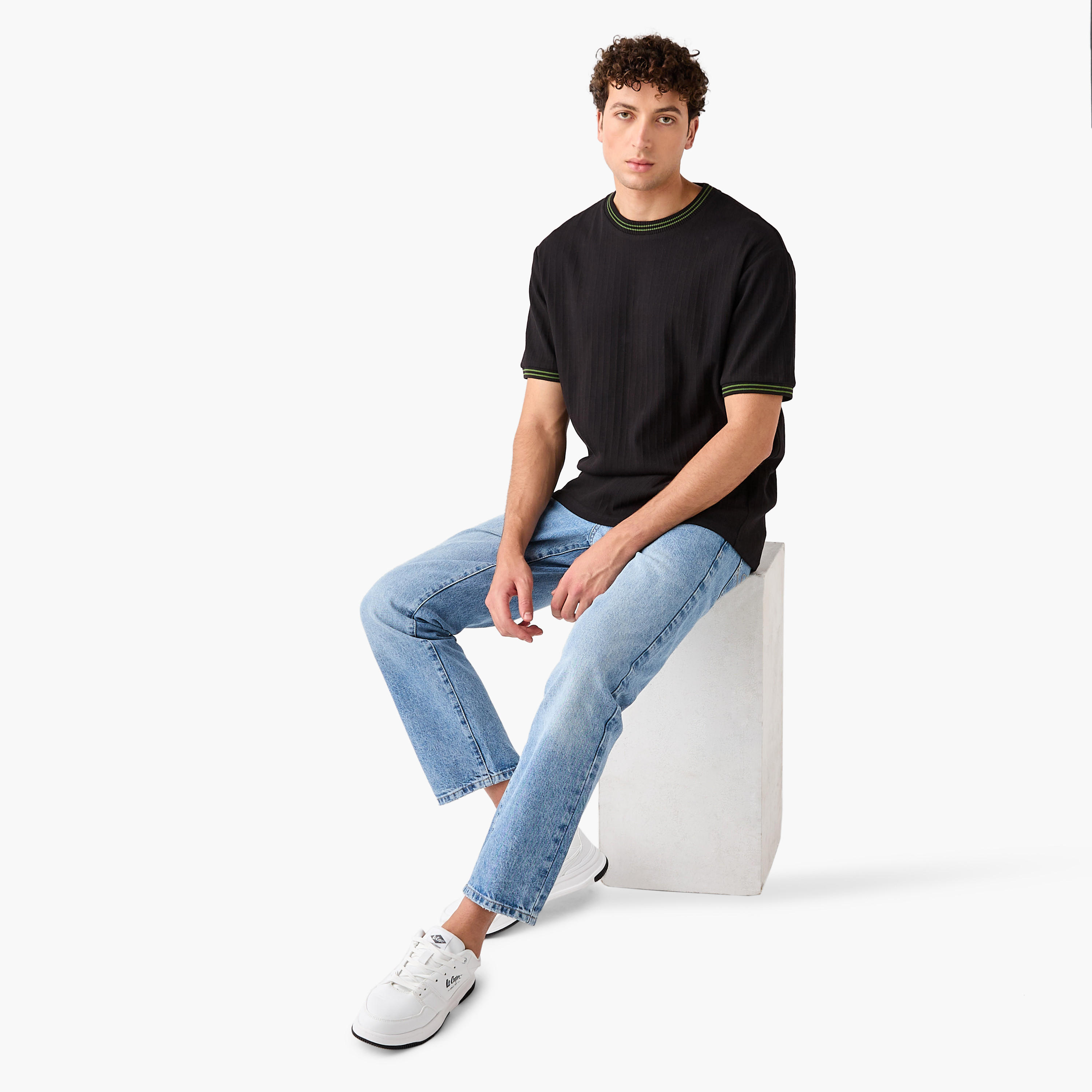 تيشيرت مضلع بياقة ضيقة-men-clothing-tshirtsandpolos-tshirts-image-2