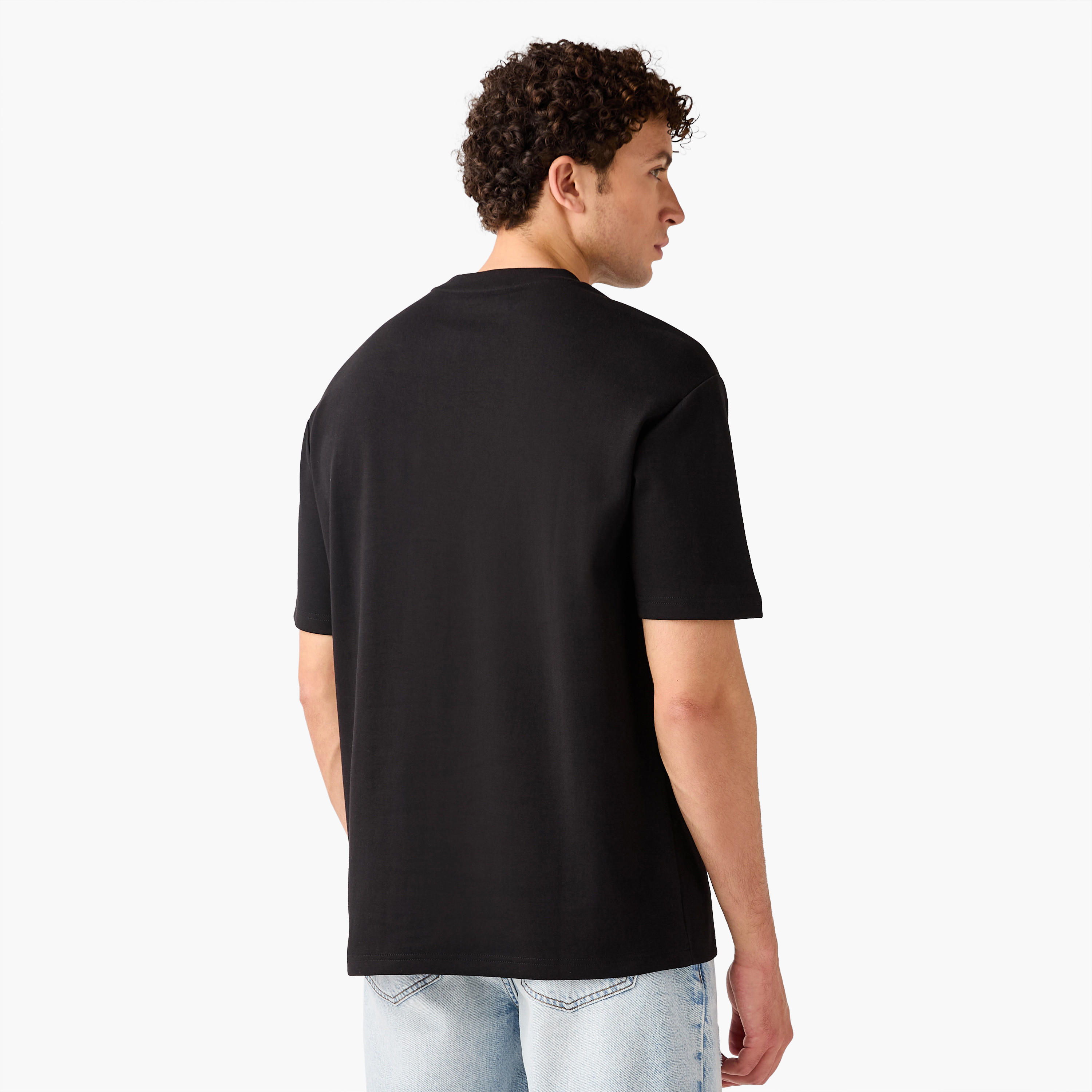 تيشيرت بقصة مريحة وياقة ضيقة-men-clothing-tshirtsandpolos-tshirts-image-3