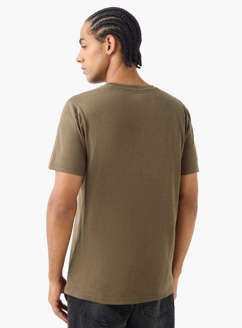 تيشيرت بطبعات شعار-men-clothing-tshirtsandpolos-tshirts-image-4
