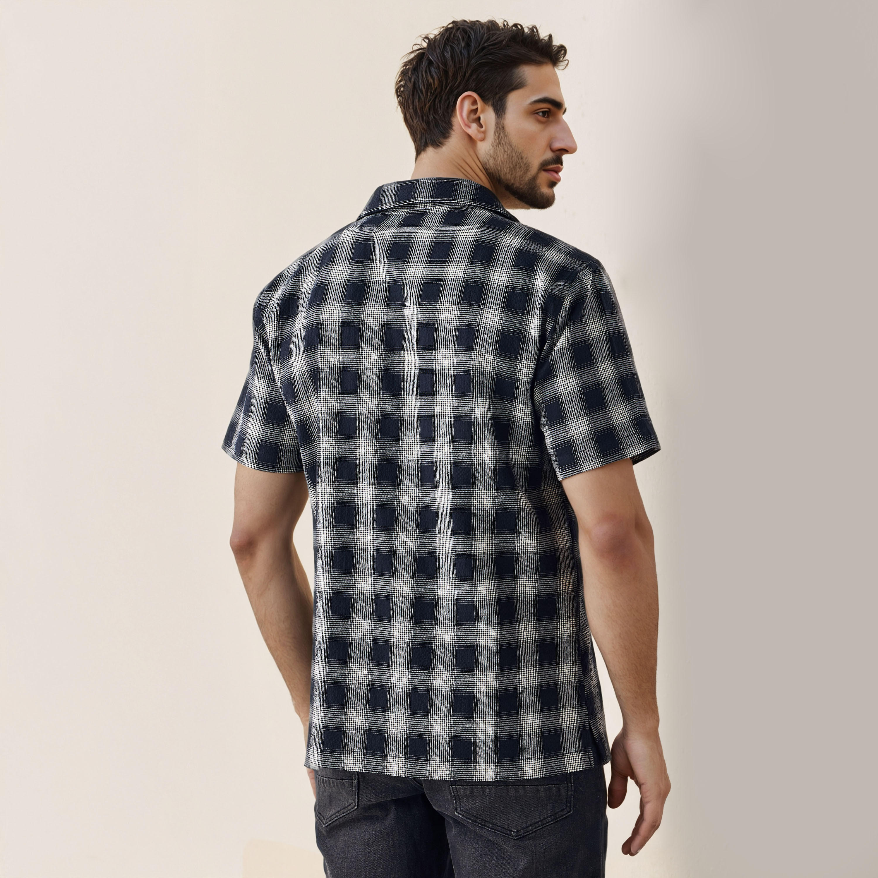 قميص ريزورت سيرساكر بقصة عادية وطبعات مربعات-men-clothing-shirts-image-3