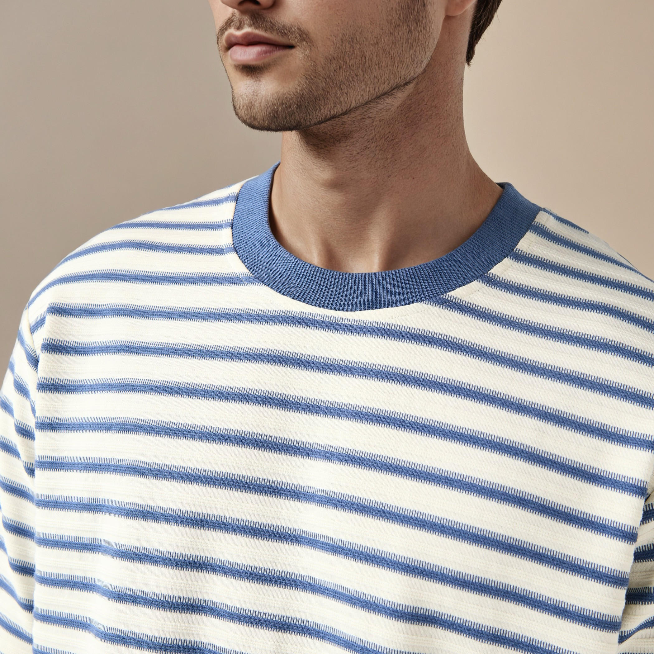 تيشيرت عثماني مخطط بياقة ضيقة-men-clothing-tshirtsandpolos-tshirts-image-2