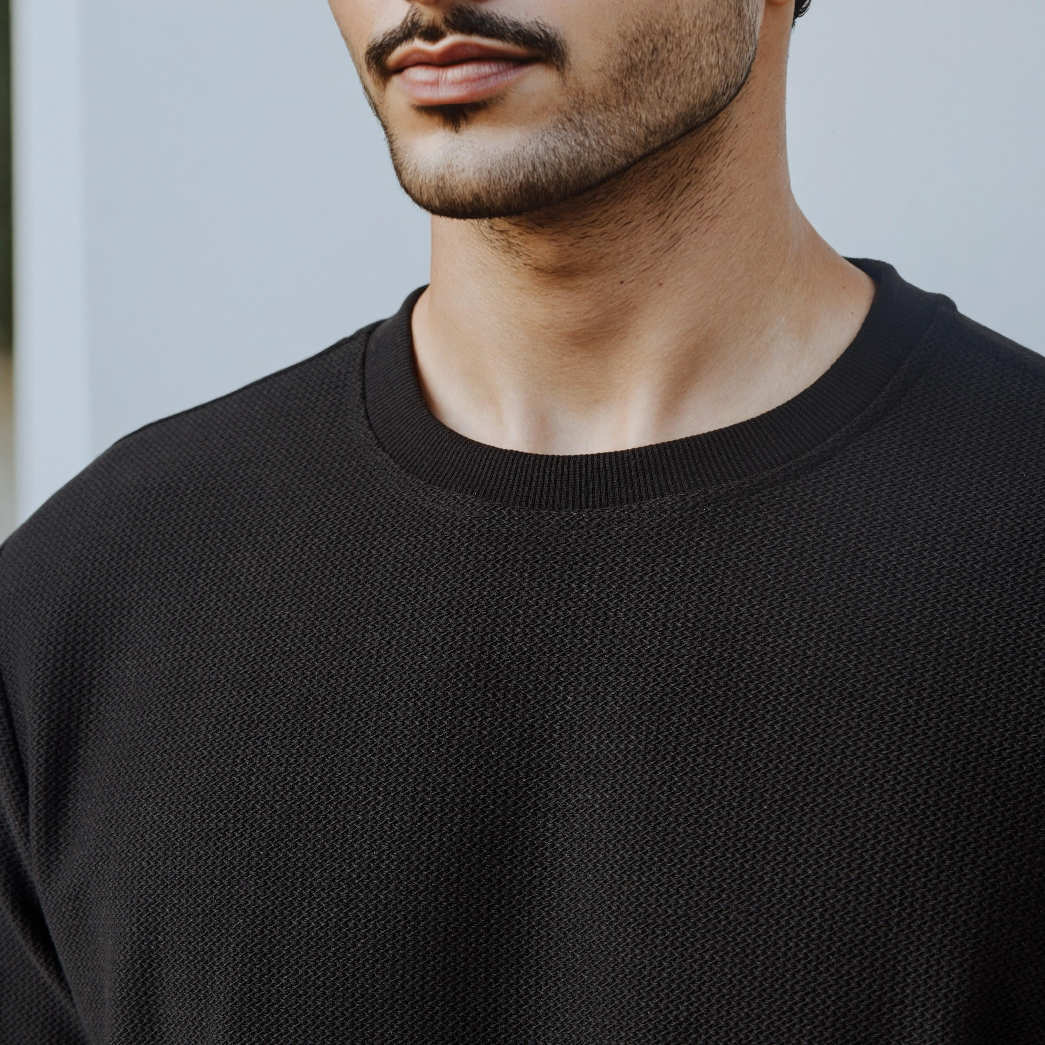 سويت شيرت بارز الملمس بنمط متعرج-men-winterwear-hoodiesandsweatshirts-image-2