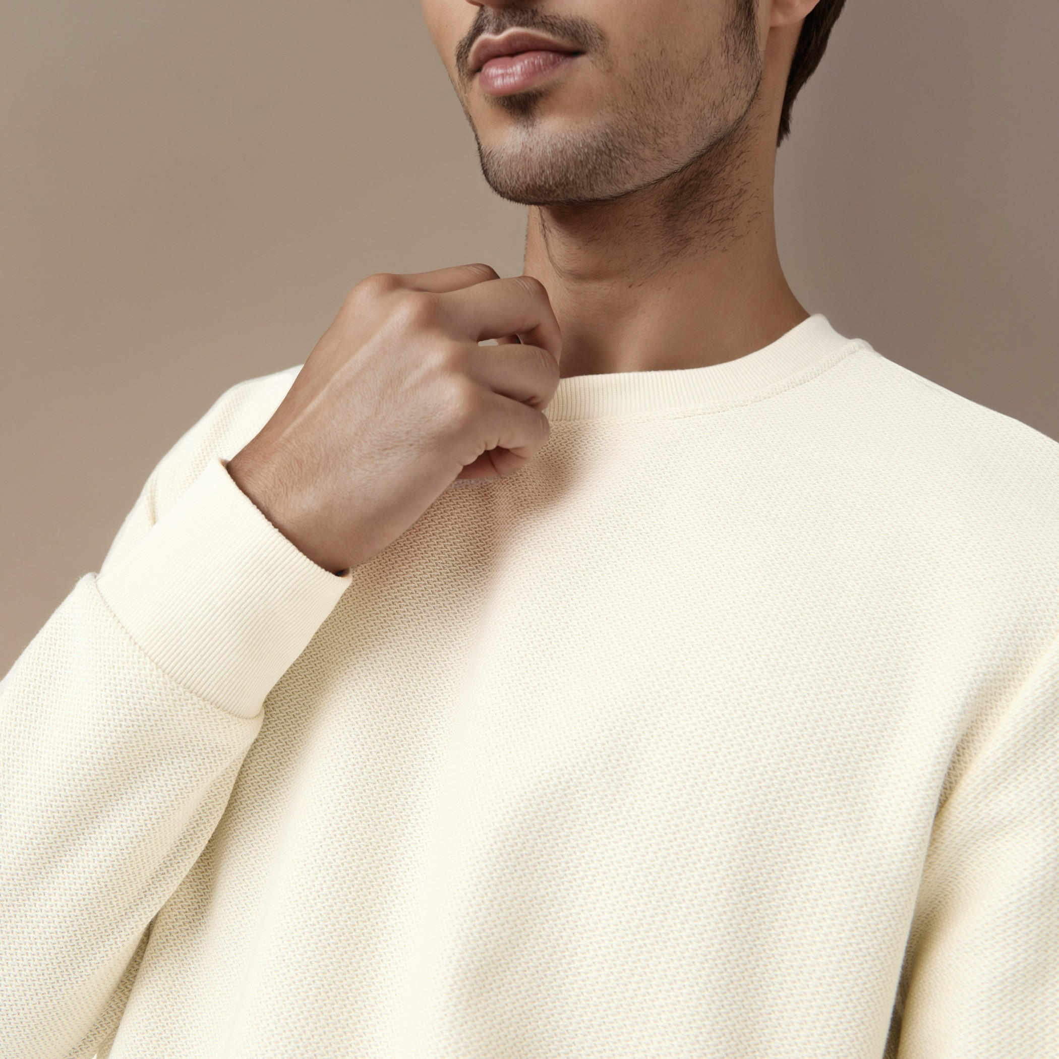 سويت شيرت بارز الملمس بنمط متعرج-men-winterwear-hoodiesandsweatshirts-image-2
