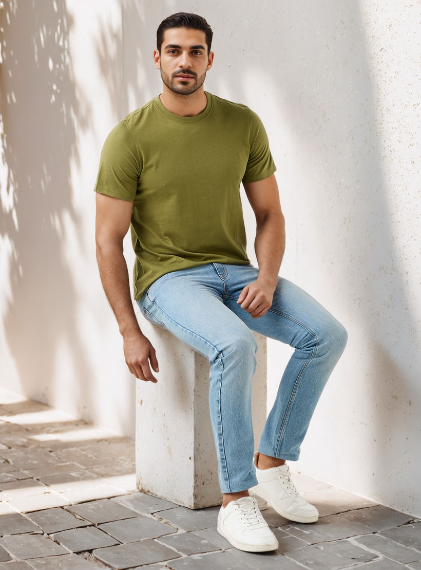 تيشيرت بياقة ضيقة وقصة عادية-men-clothing-tshirtsandpolos-tshirts-image-2