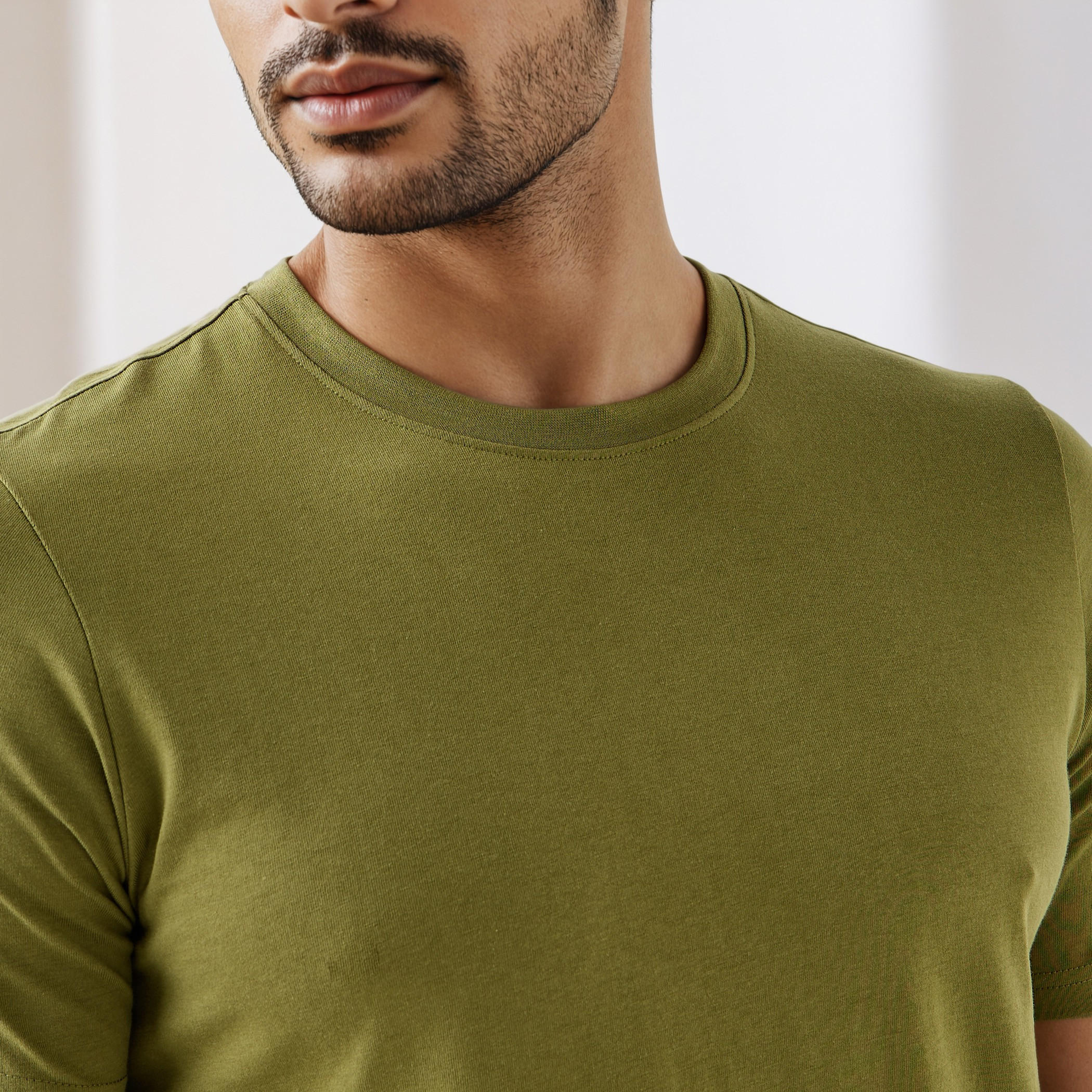 تيشيرت بياقة ضيقة وقصة عادية-men-clothing-tshirtsandpolos-tshirts-image-4