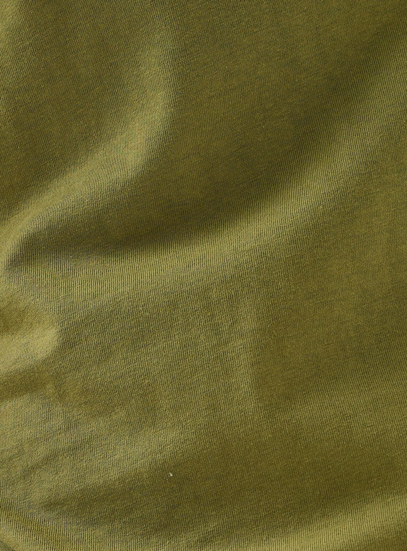تيشيرت بياقة ضيقة وقصة عادية-men-clothing-tshirtsandpolos-tshirts-image-5