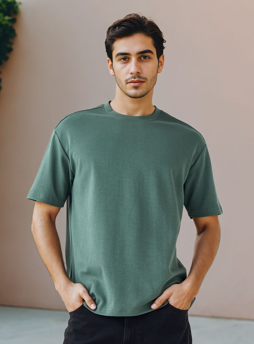 تيشيرت بقصّة مريحة وأكتاف منسدلة-men-clothing-tshirtsandpolos-tshirts-image-1