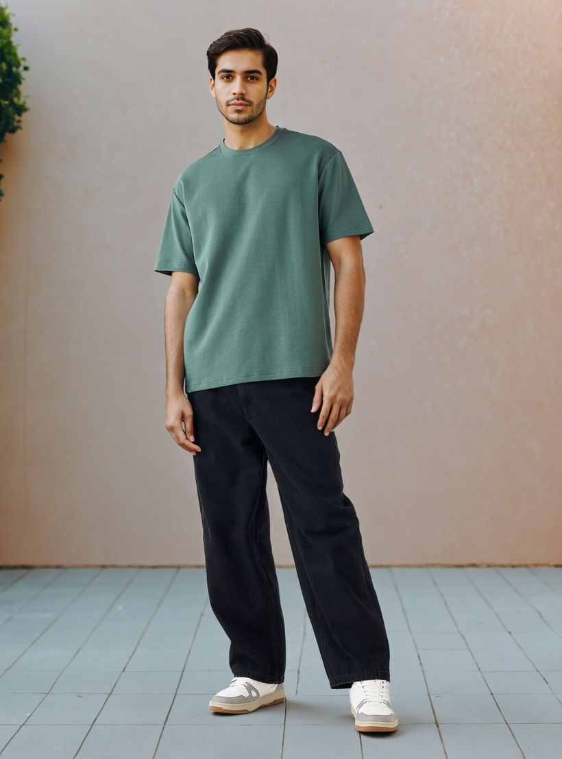 تيشيرت بقصّة مريحة وأكتاف منسدلة-men-clothing-tshirtsandpolos-tshirts-image-2