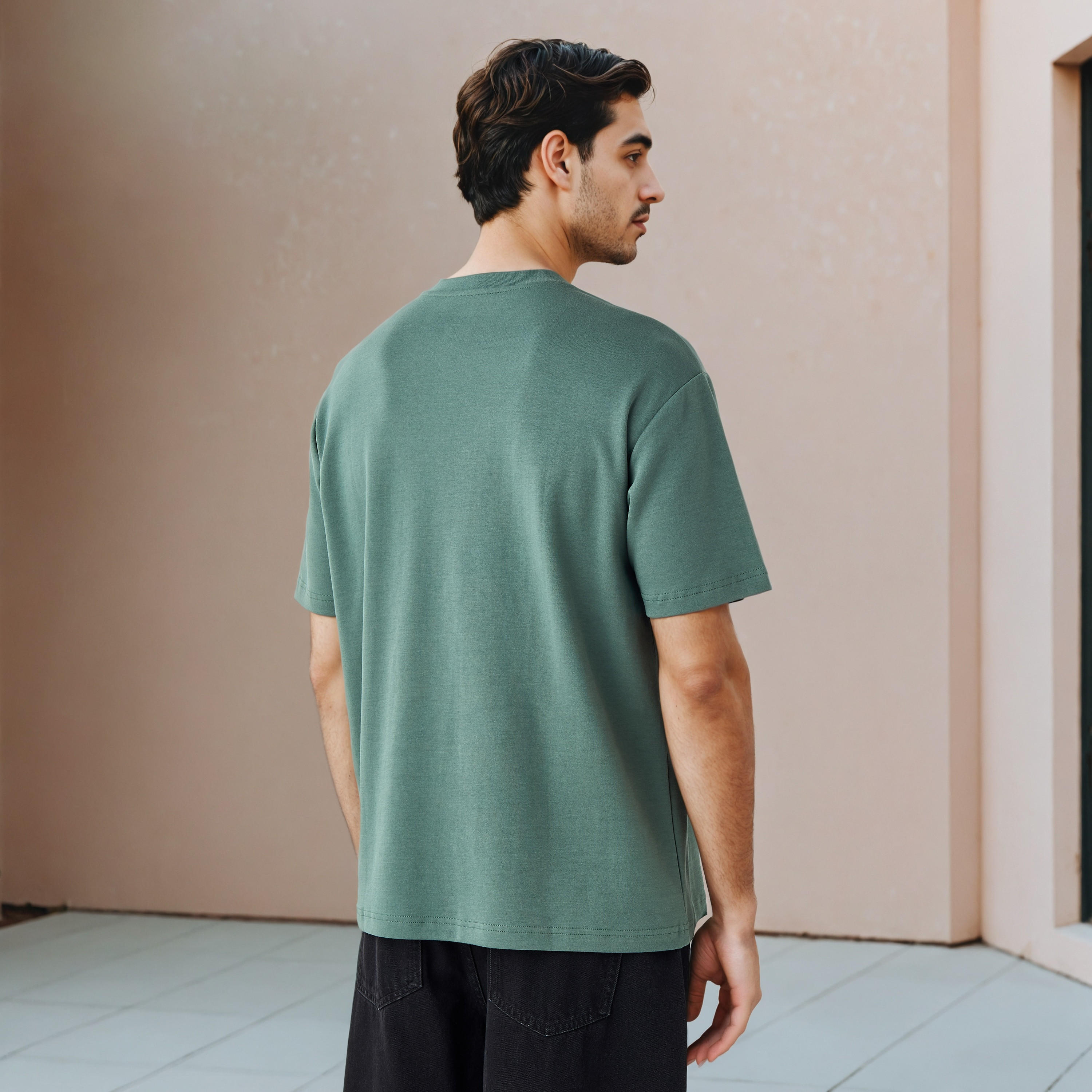 تيشيرت بقصّة مريحة وأكتاف منسدلة-men-clothing-tshirtsandpolos-tshirts-image-3