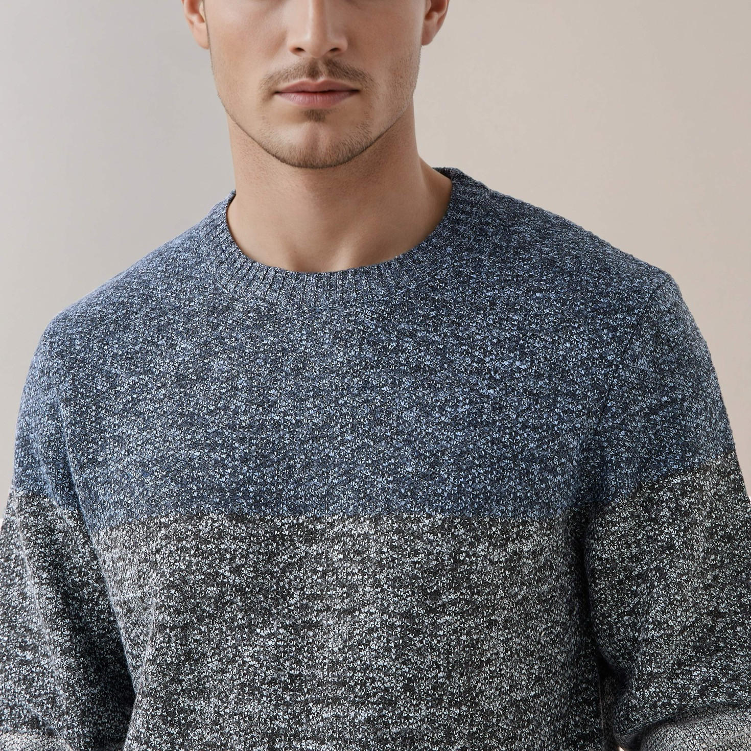 كنزة مقلمة بياقة ضيقة للرجال-men-clothing-sweatersandpullovers-image-2