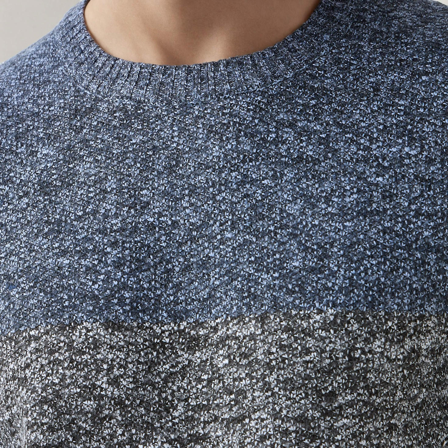 كنزة مقلمة بياقة ضيقة للرجال-men-clothing-sweatersandpullovers-image-1