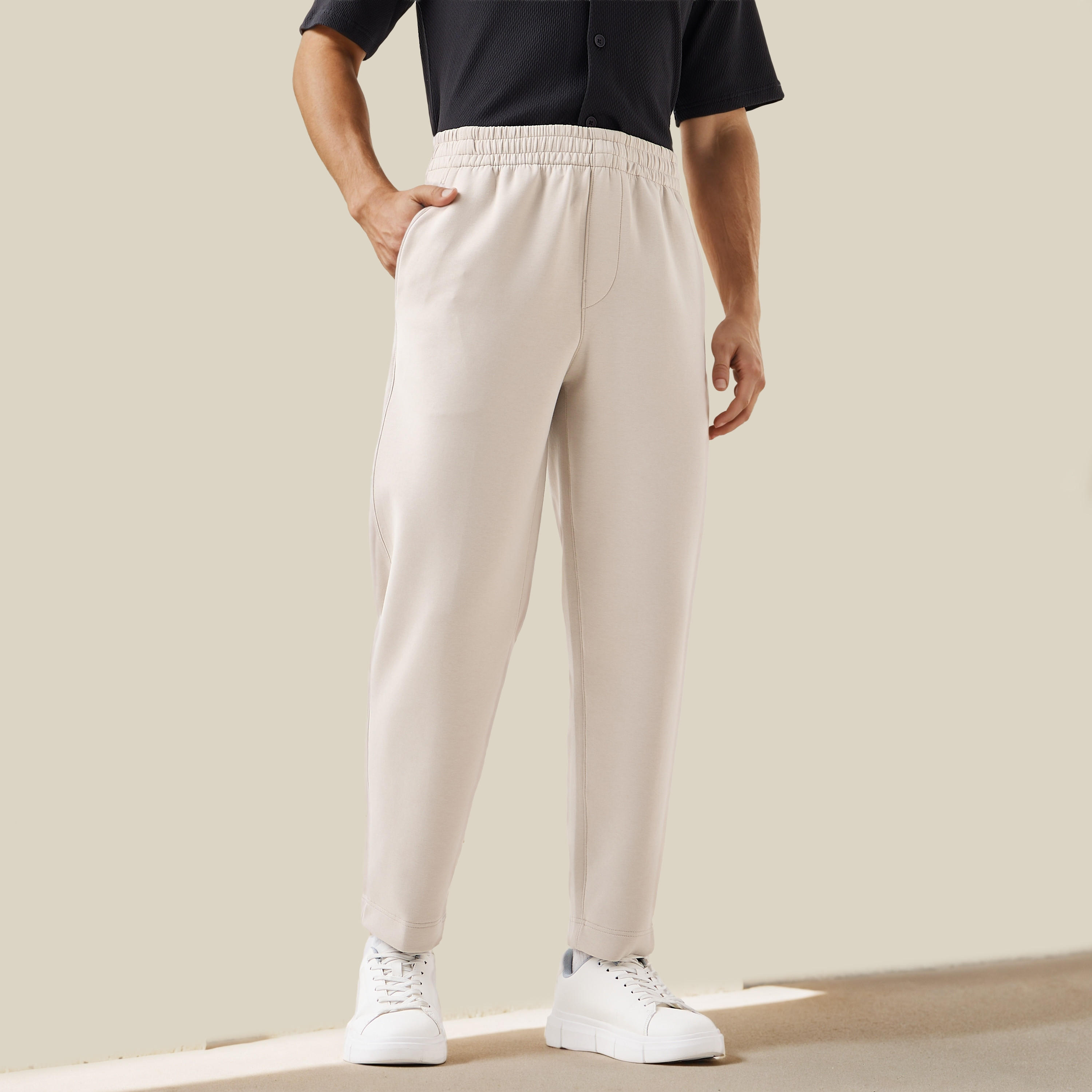بنطلون رياضي بقصّة عادية وخصر مرن للرجال-men-clothing-bottoms-joggers-image-1