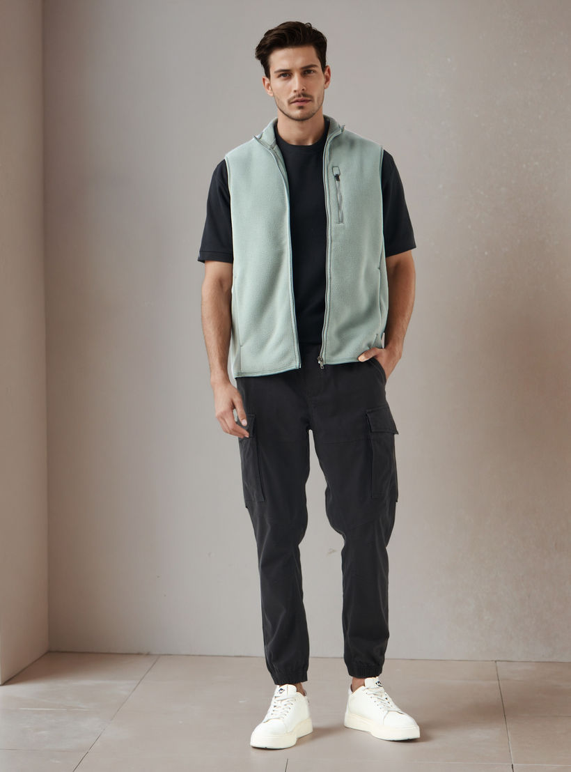 جاكيت رجالي دون أكمام بقصة عادية وياقة عالية-men-clothing-jacketsandblazers-jackets-image-6