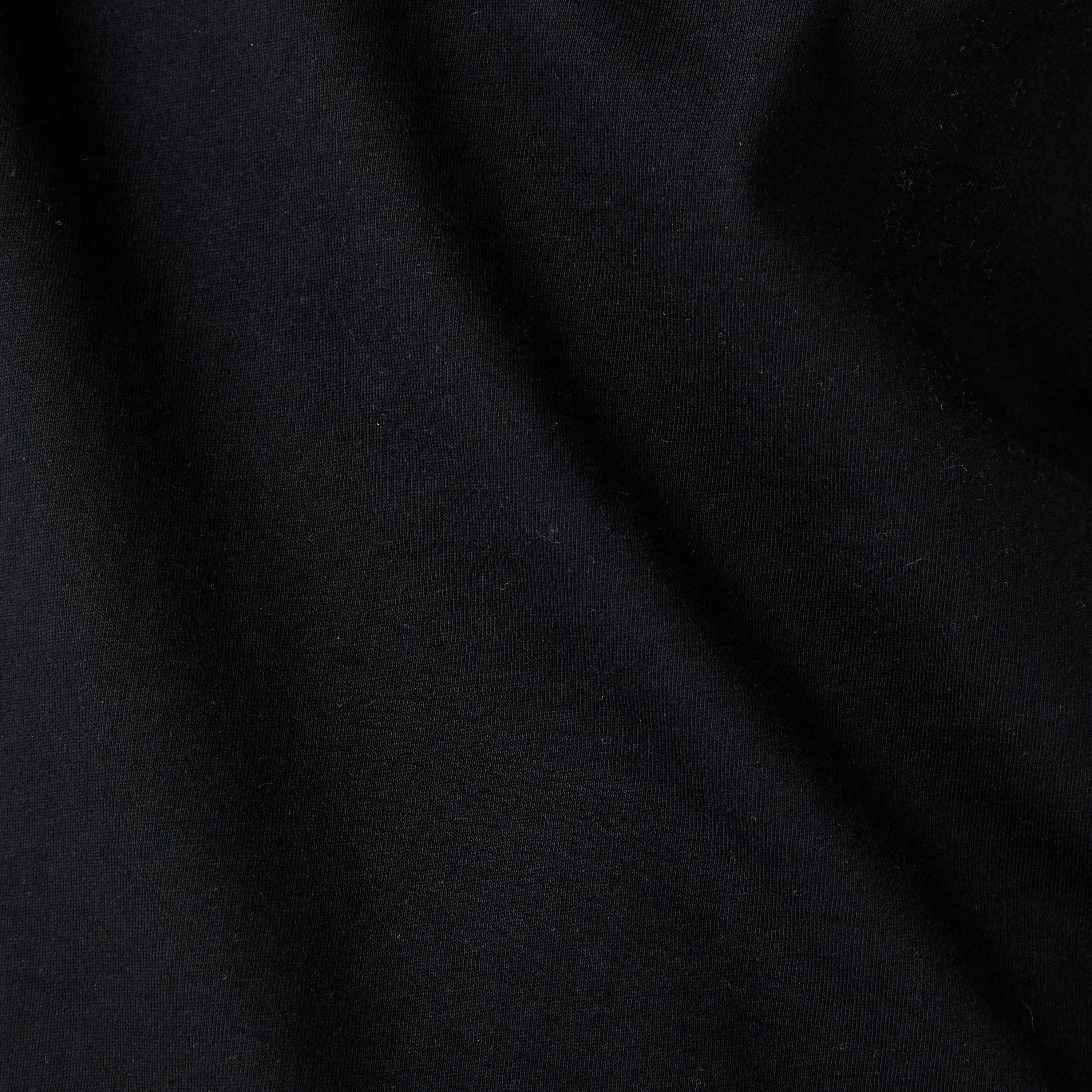 تيشيرت بياقة ضيقة وطبعات تايبوجرافيك-men-clothing-tshirtsandpolos-tshirts-image-1