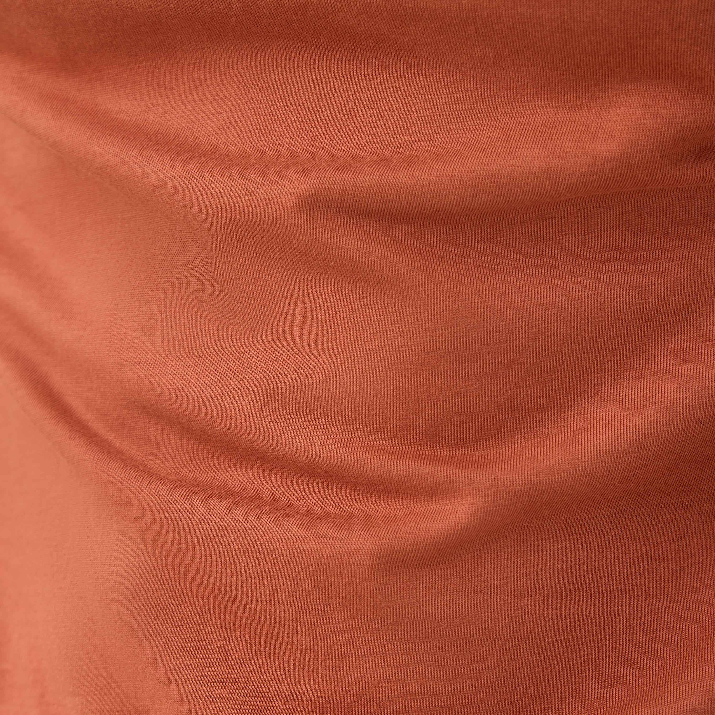 تيشيرت بياقة ضيقة وطبعات شعار-men-clothing-tshirtsandpolos-tshirts-image-1