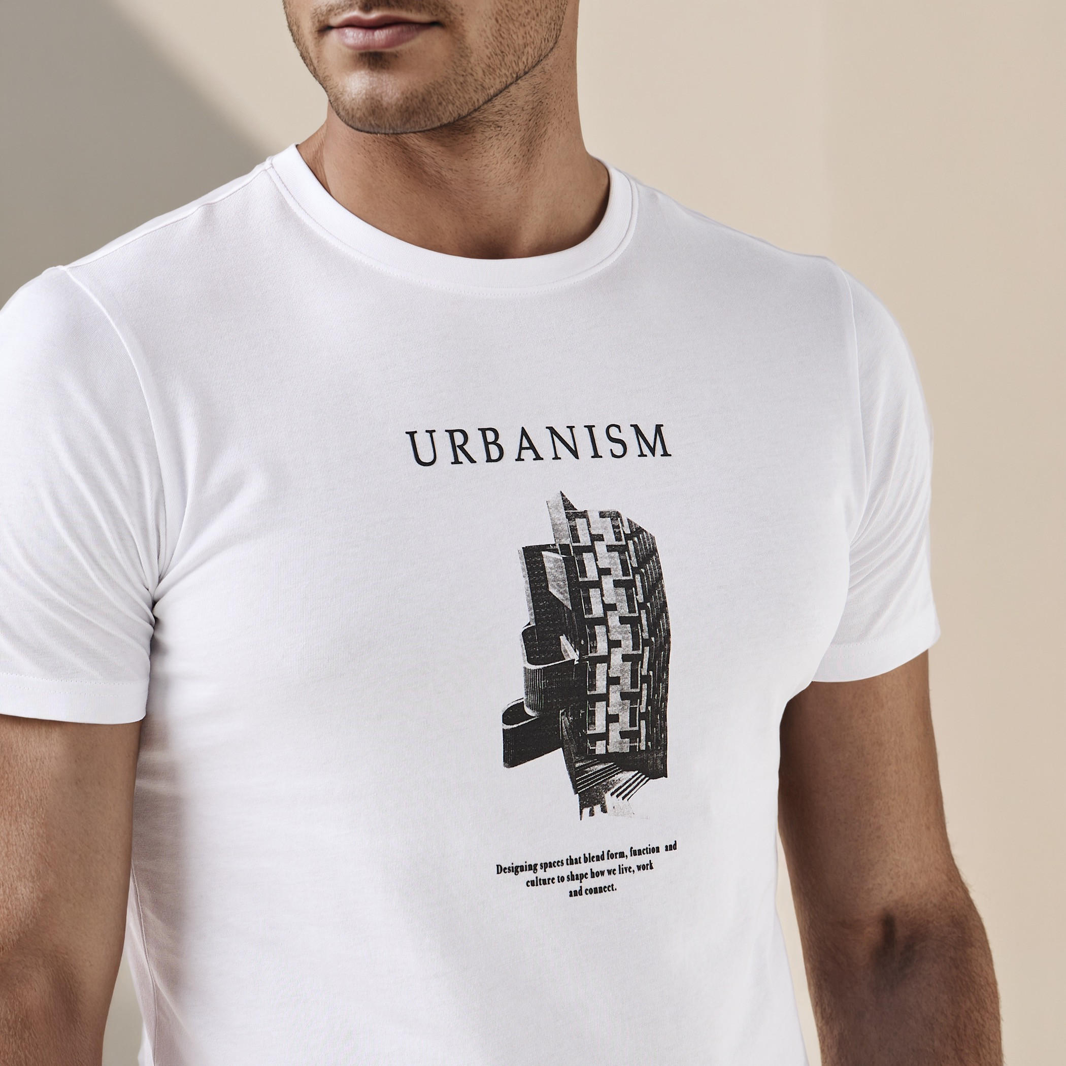 تيشيرت بطبعات جرافيك وقصة سليم-men-clothing-tshirtsandpolos-tshirts-image-2